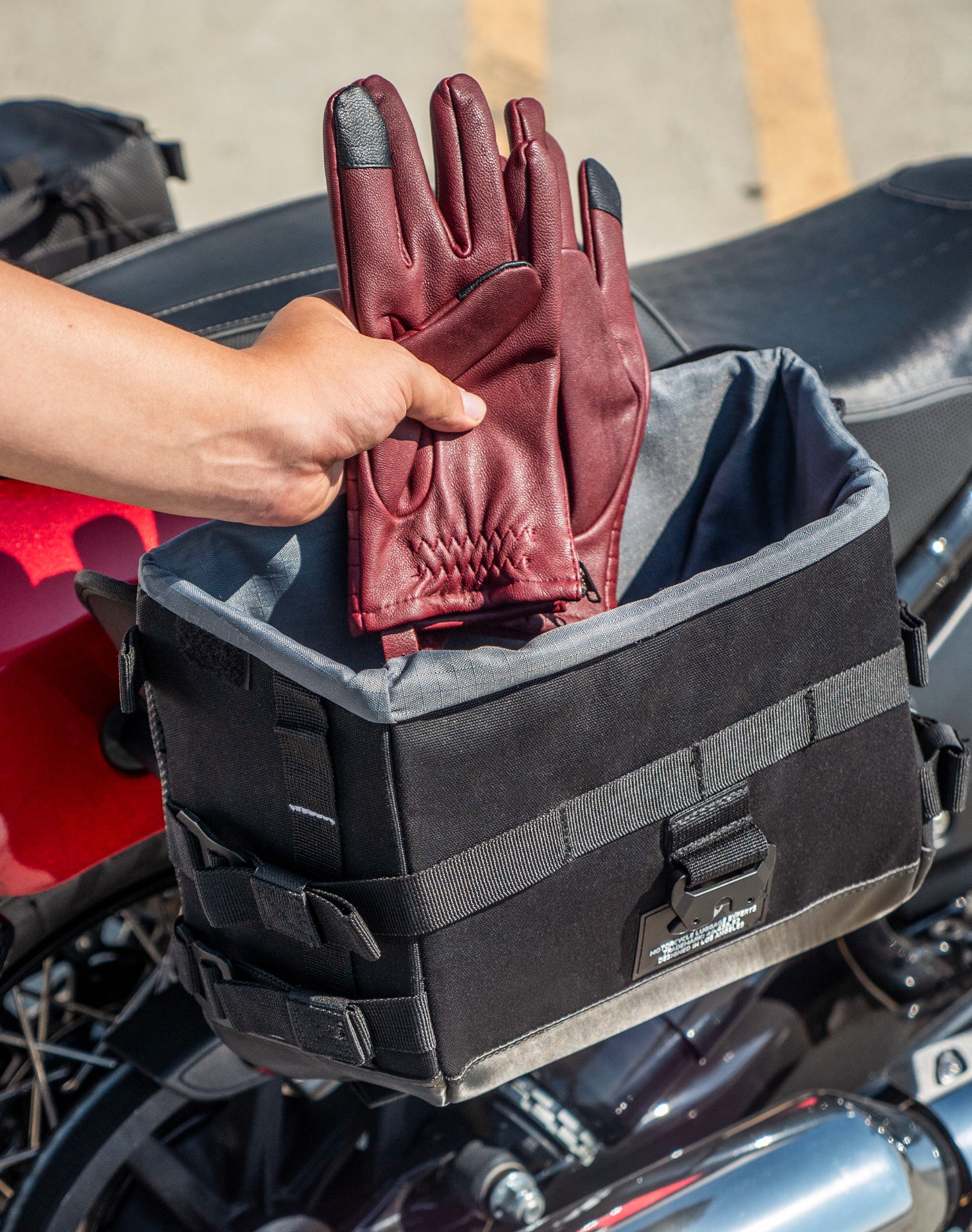 10L - Incognito Quick-Mount Small Indian Chief Dark Horse (2022+) Solo Saddlebag (Right Only) v4