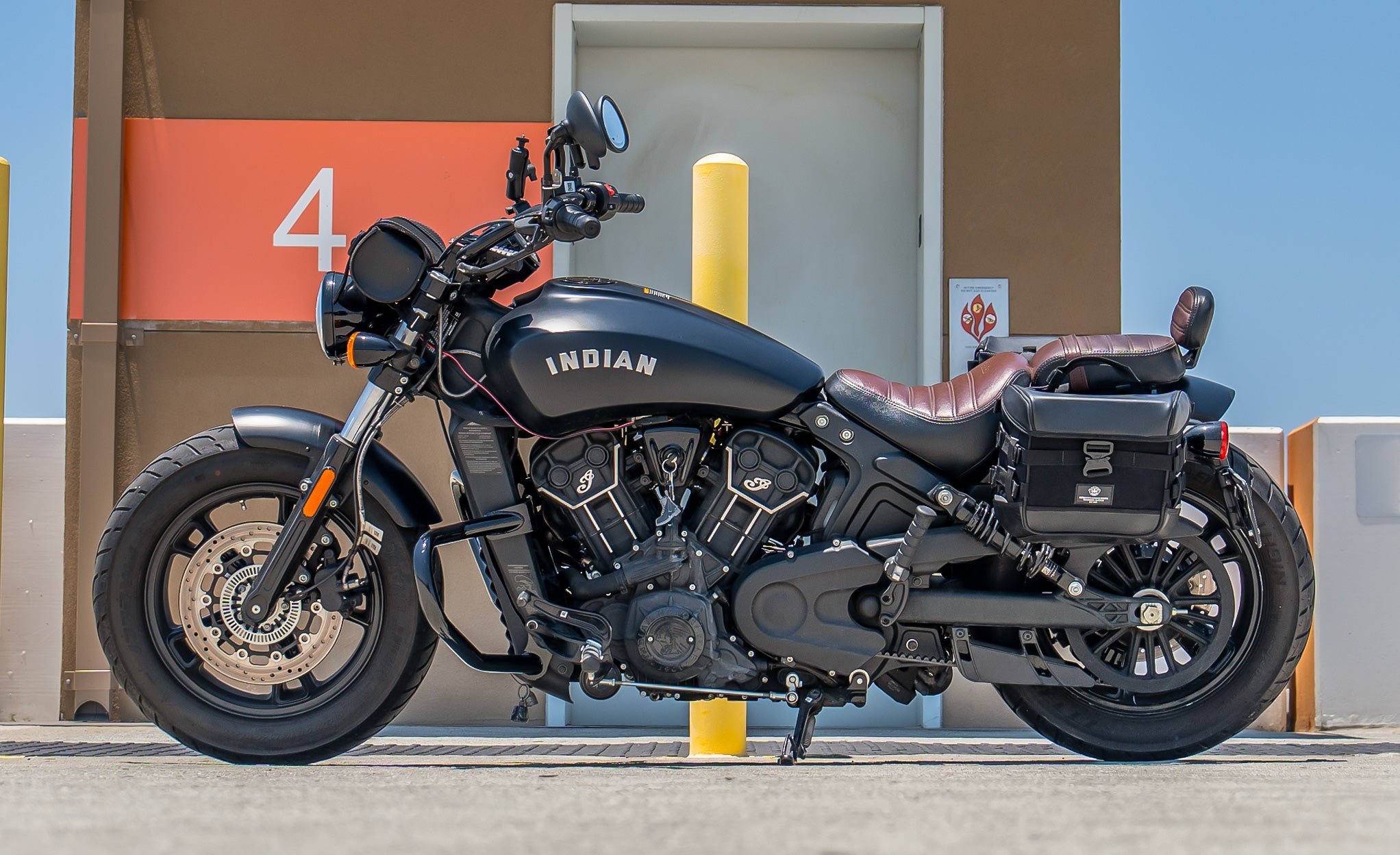 10L - Incognito Quick Mount Small Indian Scout Rogue Solo Saddlebag (Left Only) @expand