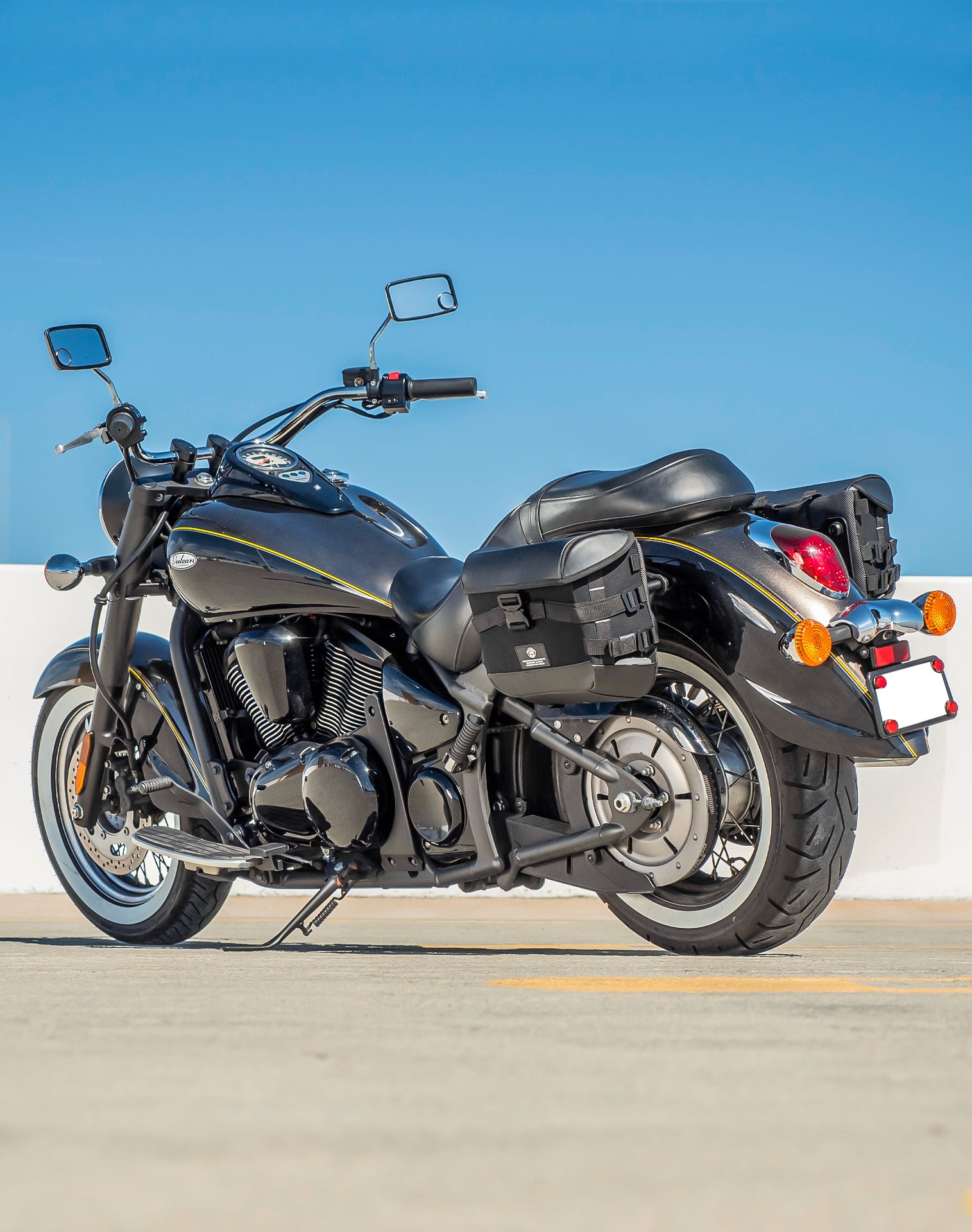 10L - Incognito Quick-Mount Small Kawasaki Vulcan 900 Classic VN900 Solo Saddlebag (Left Only) v1