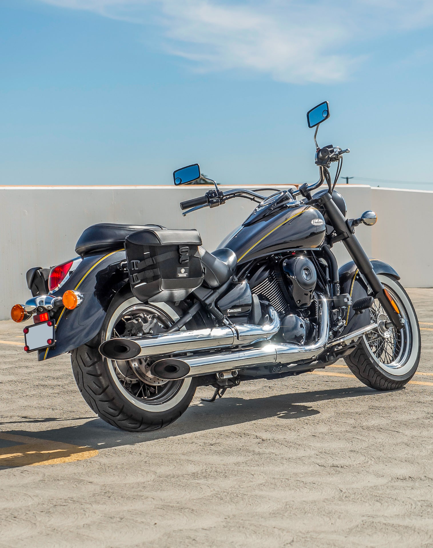 10L - Incognito Quick-Mount Small Kawasaki Vulcan 900 Classic VN900 Solo Saddlebag (Right Only) v1