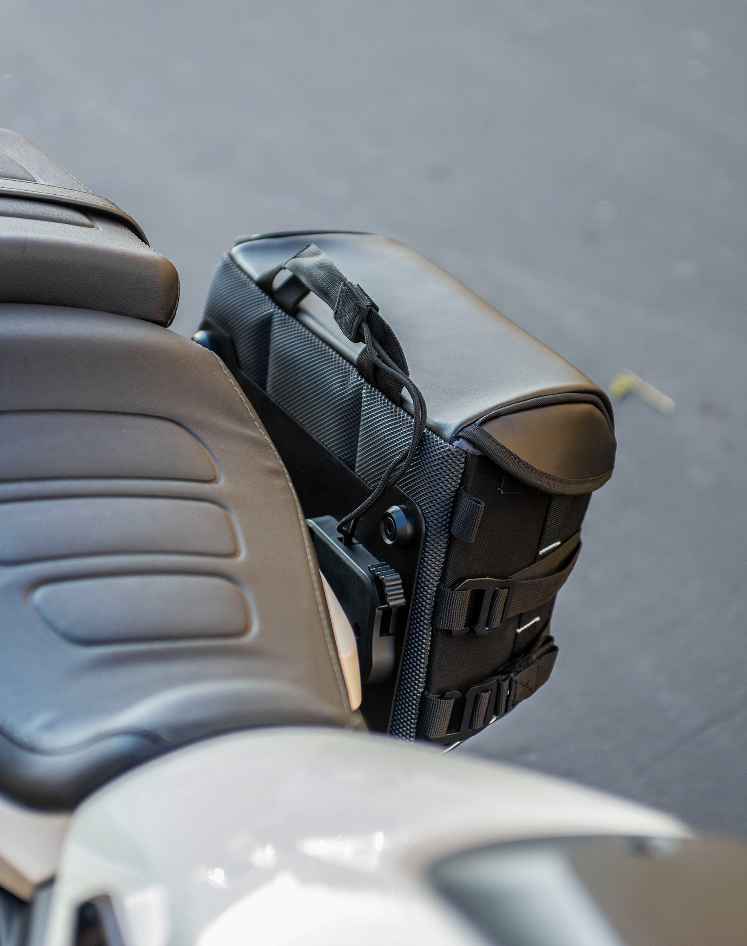 10L - Incognito Quick Mount Small Solo Saddlebag (Left Only) for Harley Sportster S (RH1250S) RA1 v3