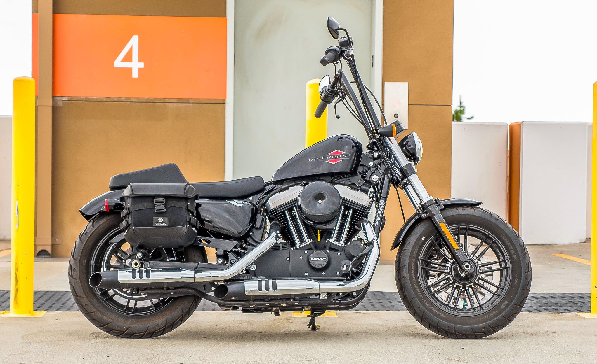 10L - Incognito Quick Mount Small Solo Motorcycle Saddlebag (Right Only) for Harley Sportster Forty Eight XL1200X/XL1200XS @expand