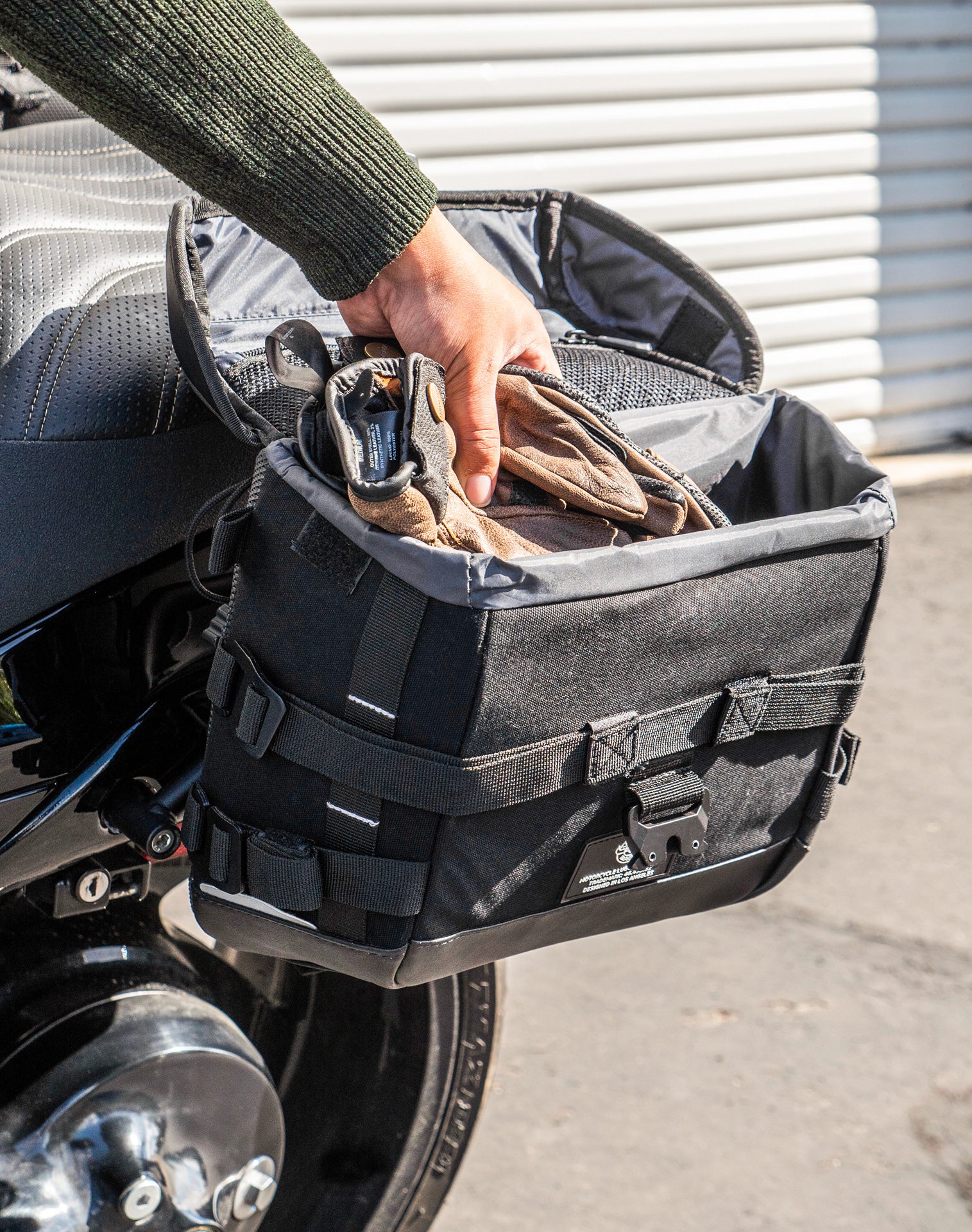 10L - Incognito Quick-Mount Small Suzuki Boulevard M109 VZR1800 Solo Saddlebag (Left Only) v4