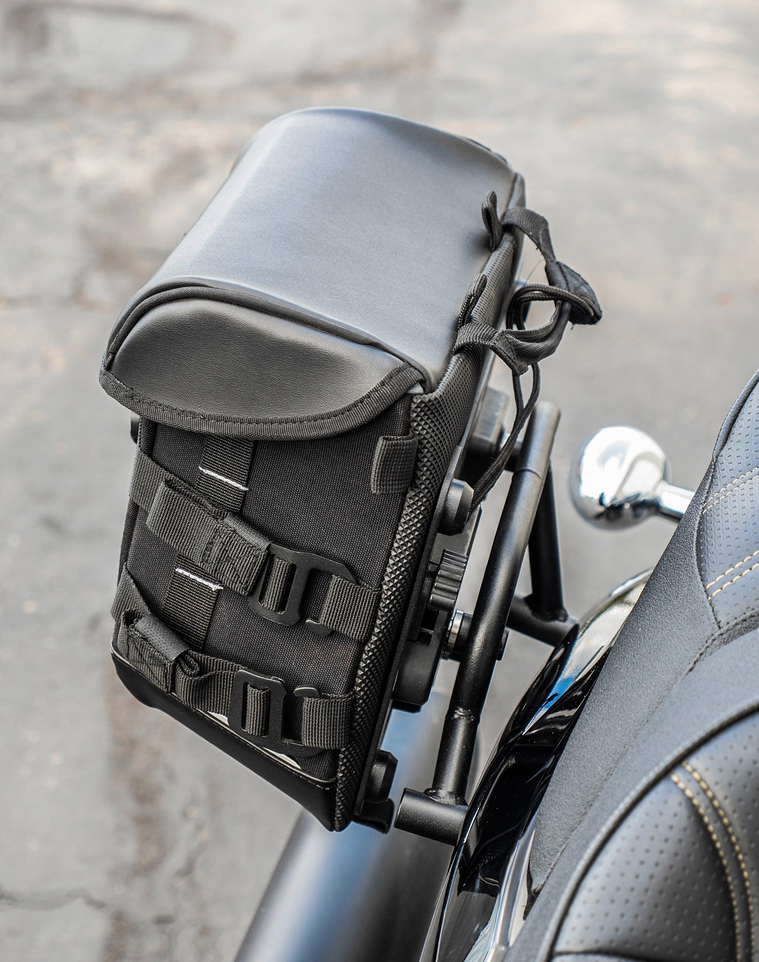 10L - Incognito Quick-Mount Small Suzuki Boulevard M109 VZR1800 Solo Saddlebag (Right Only) v3
