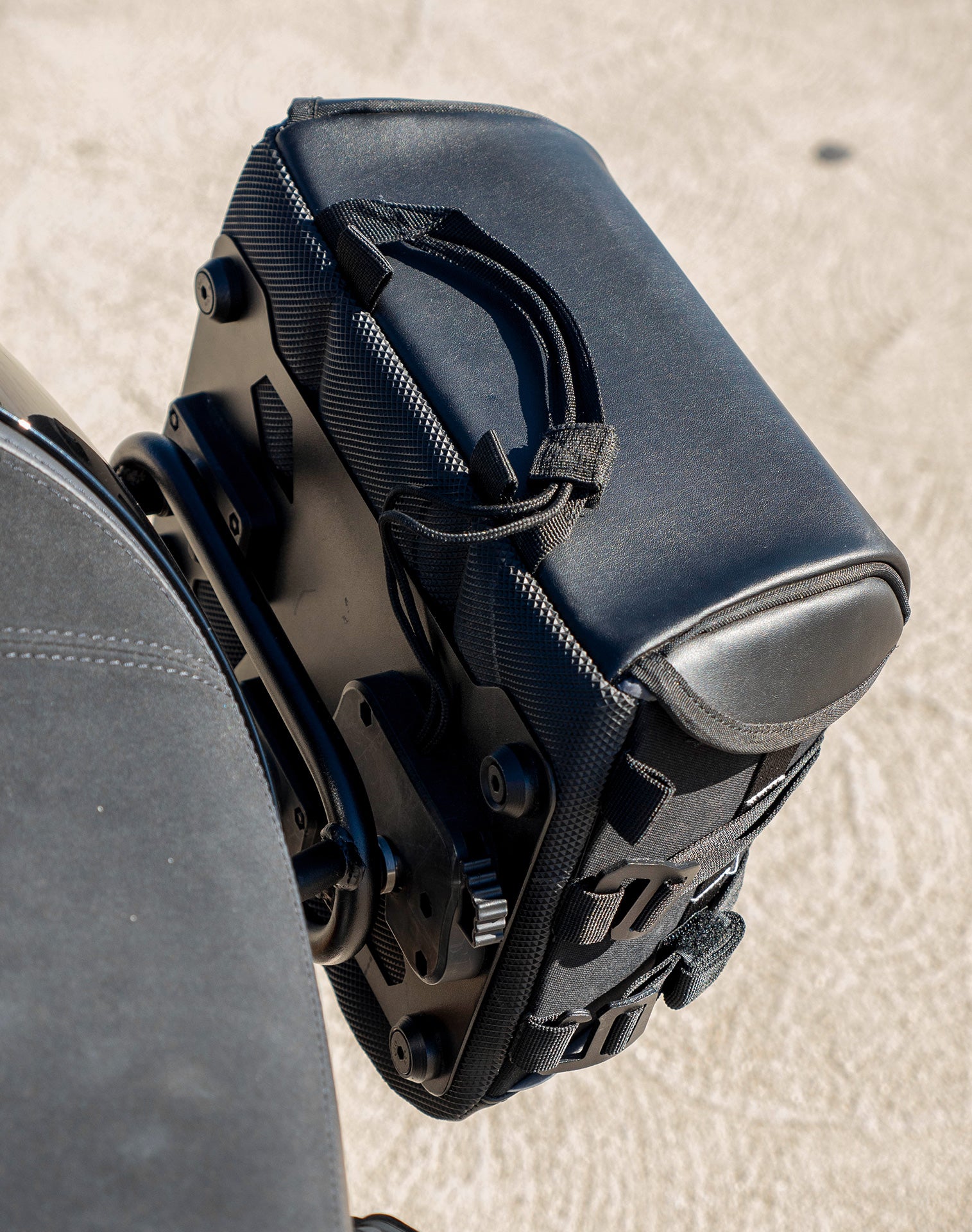 10L - Incognito Quick Mount Small Triumph Thruxton RS 2019+ Solo Saddlebag (Left Only) v2