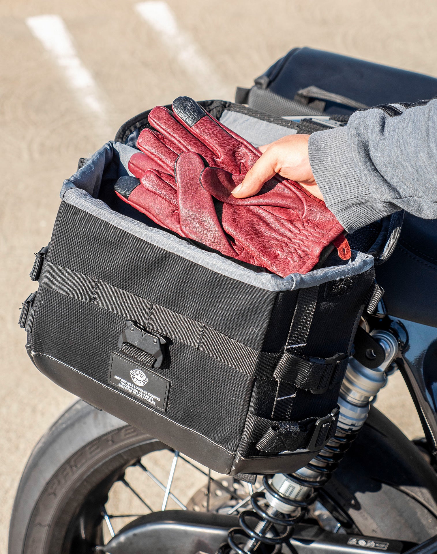 10L - Incognito Quick Mount Small Triumph Thruxton RS 2019+ Solo Saddlebag (Right Only) v4