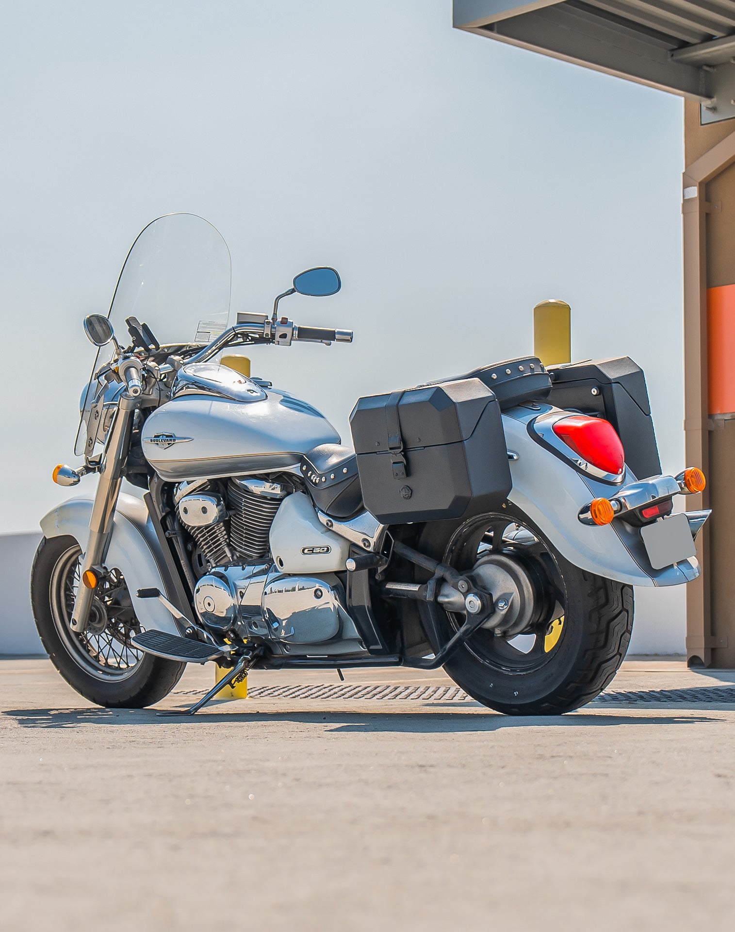 10L - Outlaw Quick Mount Small Suzuki Boulevard C50 VL800 Hard Solo Saddlebag (Left Only) v1