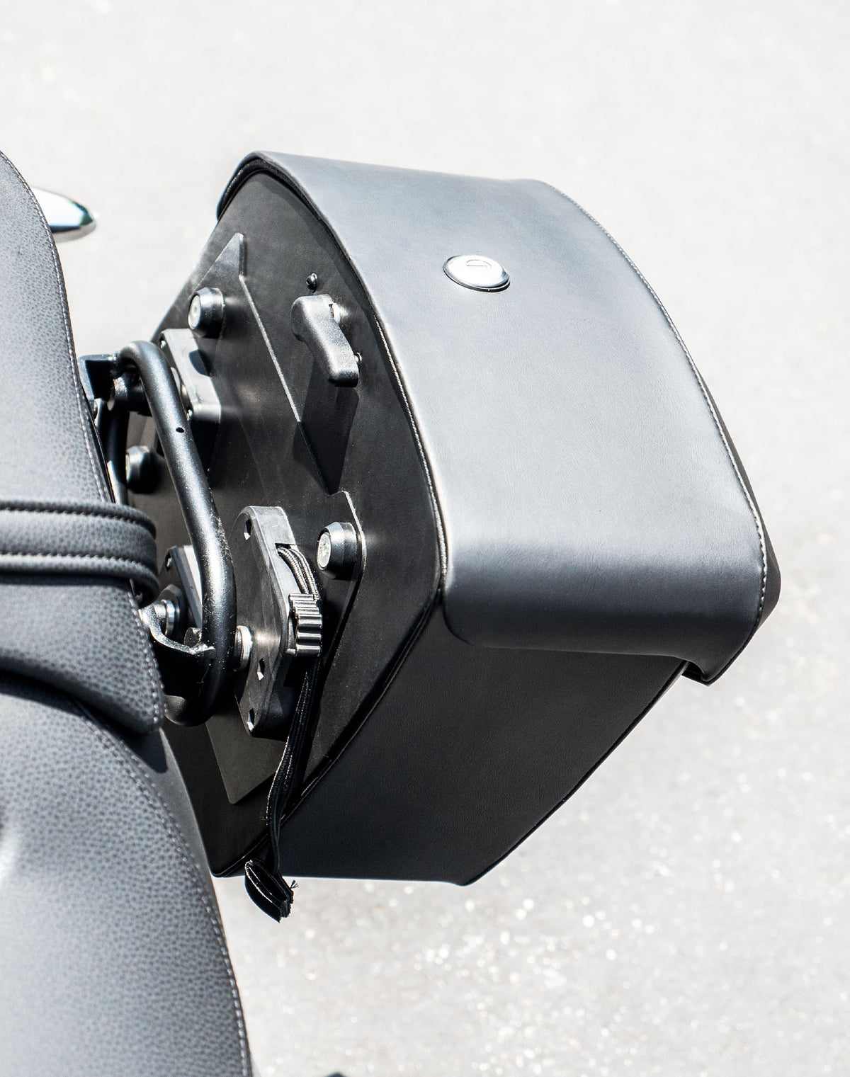12L - Stormclad Quick Mount Medium BMW R18 Hard Solo Saddlebag (Left Only)