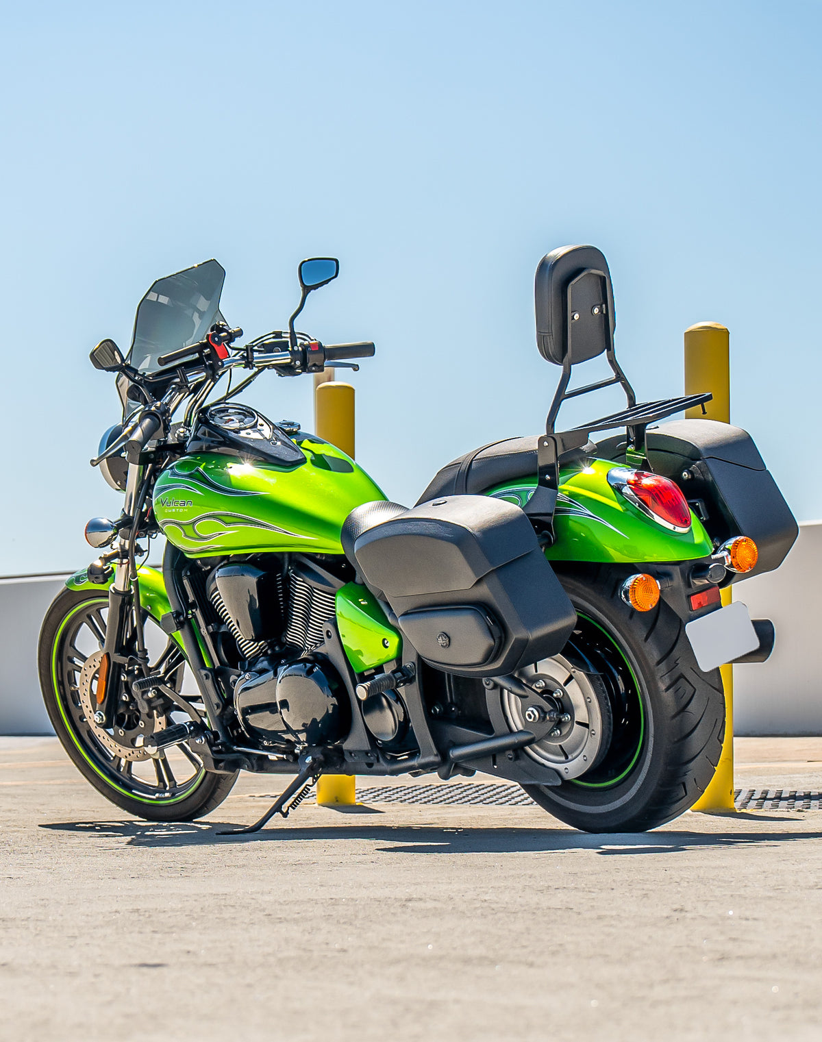 12L - Stormclad Quick Mount Medium Kawasaki Vulcan 900 Custom Hard Solo Saddlebag (Left Only)