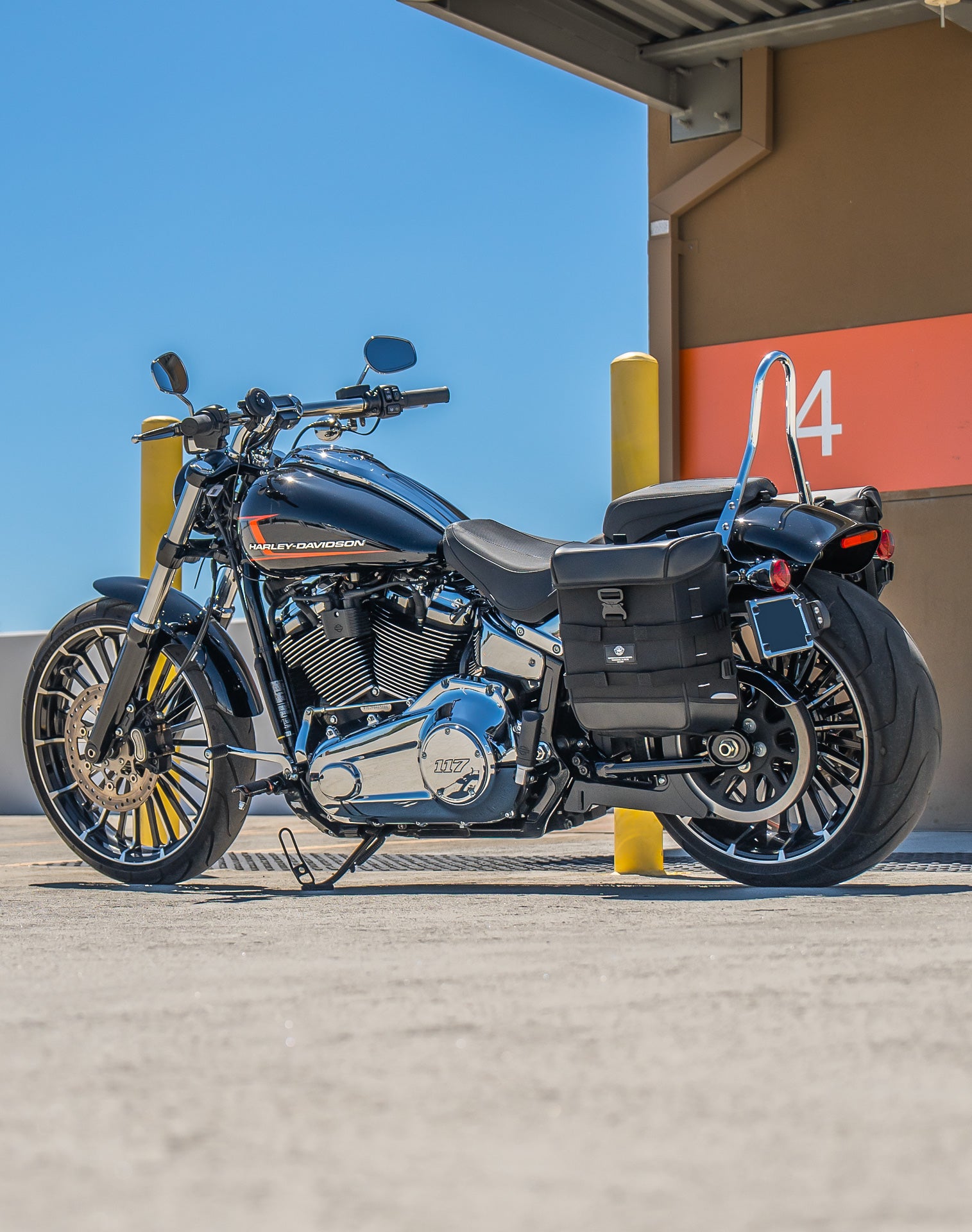 15L - Incognito Quick Mount Medium Harley Softail Breakout FXBR/S Solo Saddlebag (Left Only) Lifestyle