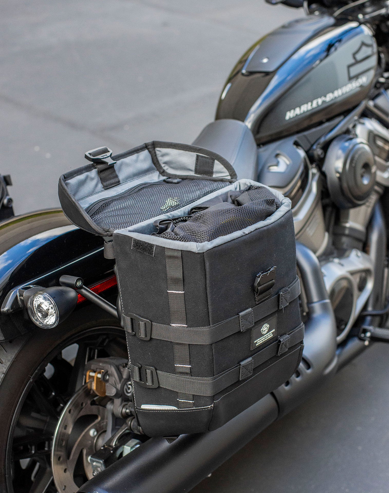 15L - Incognito Quick Mount Medium Harley Sportster Nightster RH975/S Solo Saddlebag (Right Only) v3