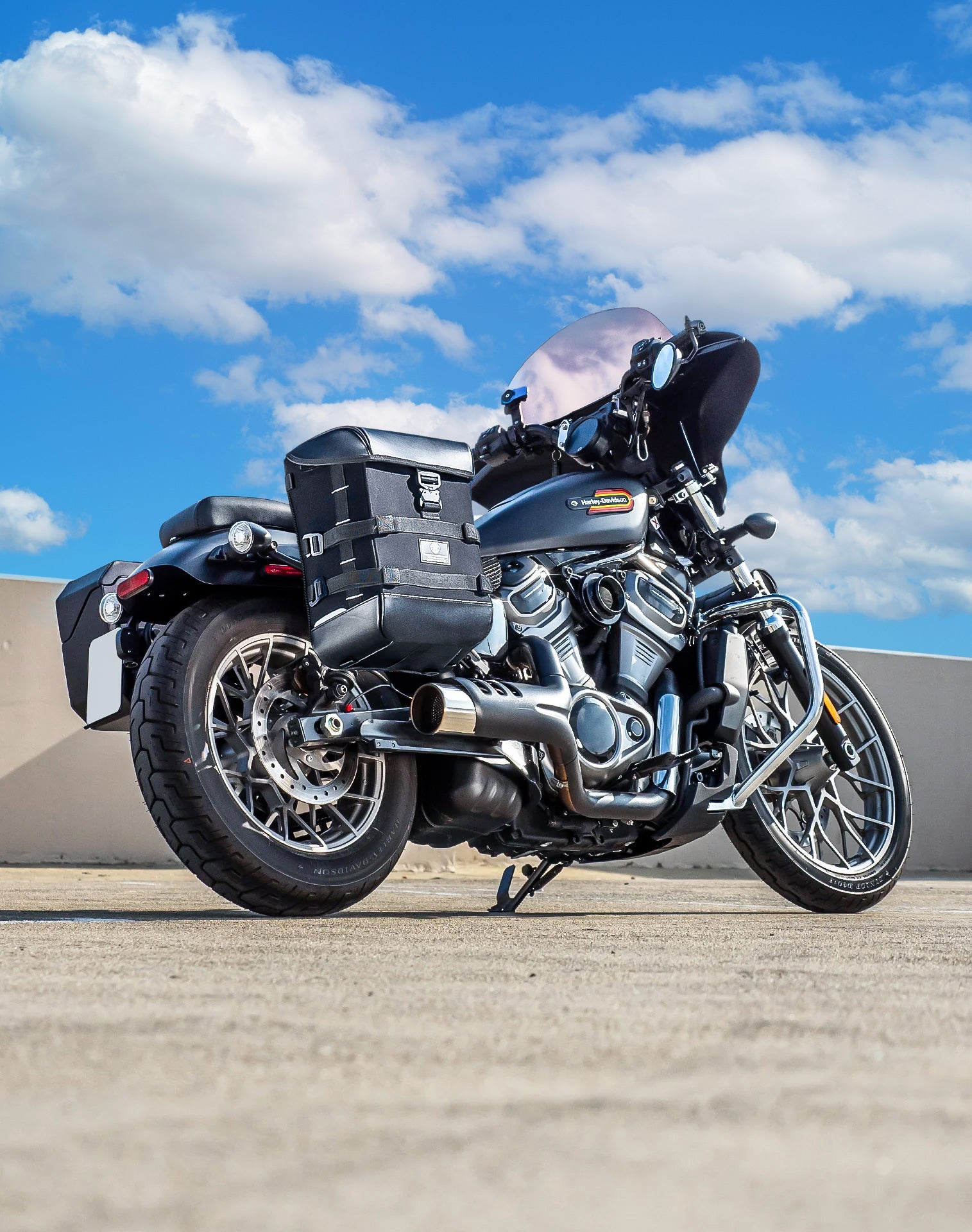 15L - Incognito Quick Mount Medium Harley Sportster Nightster RH975/S Solo Saddlebag (Right Only) v1