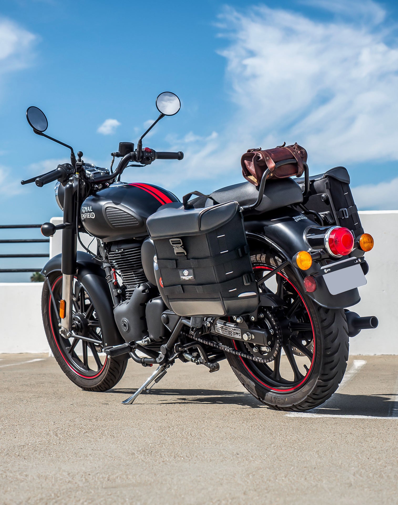 15L - Incognito Quick Mount Medium Royal Enfield Classic 350 Solo Saddlebag (Left Only) Lifestyle