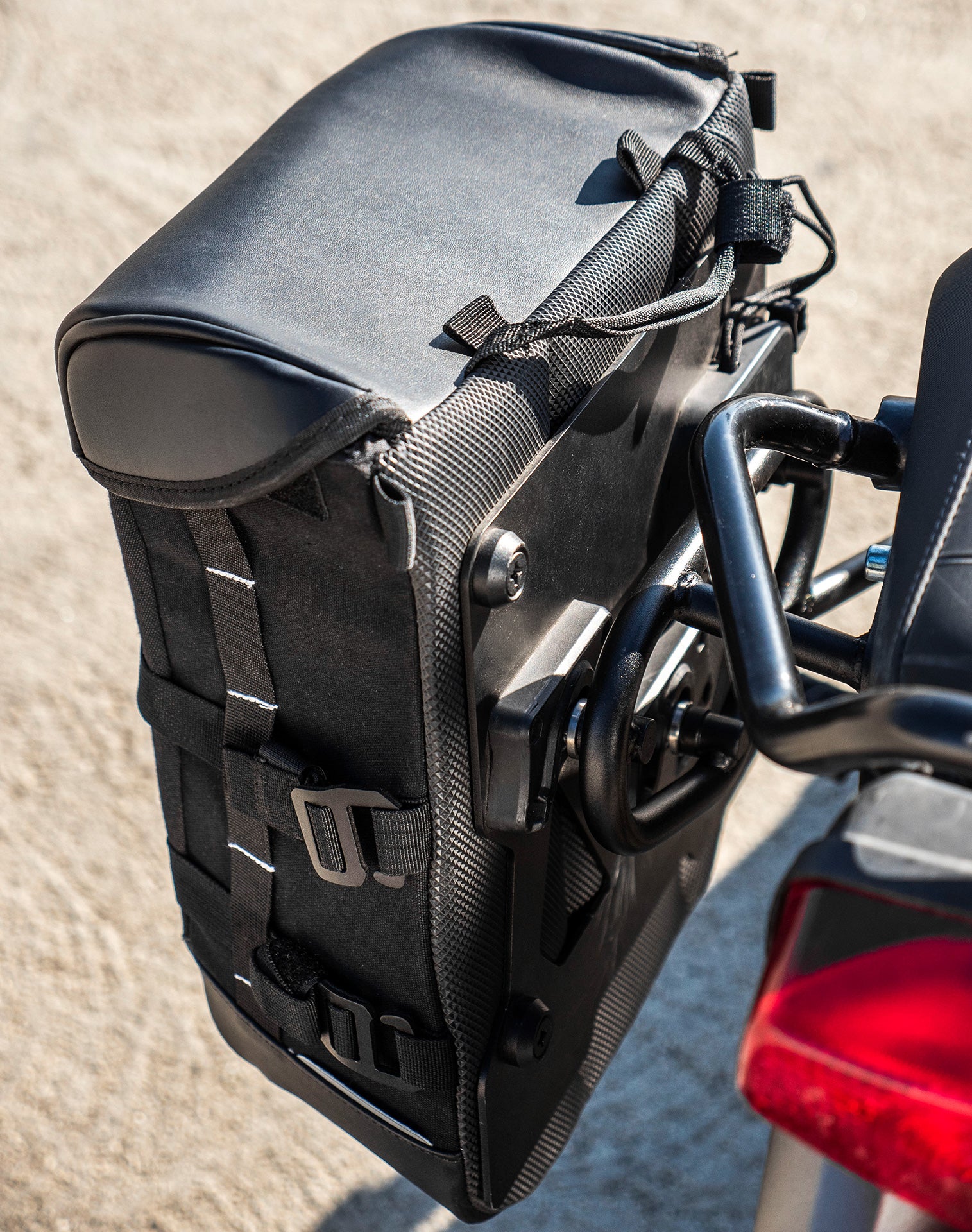 15L - Incognito Quick Mount Medium Royal Enfield Scram 411 Solo Saddlebag (Left Only) v2