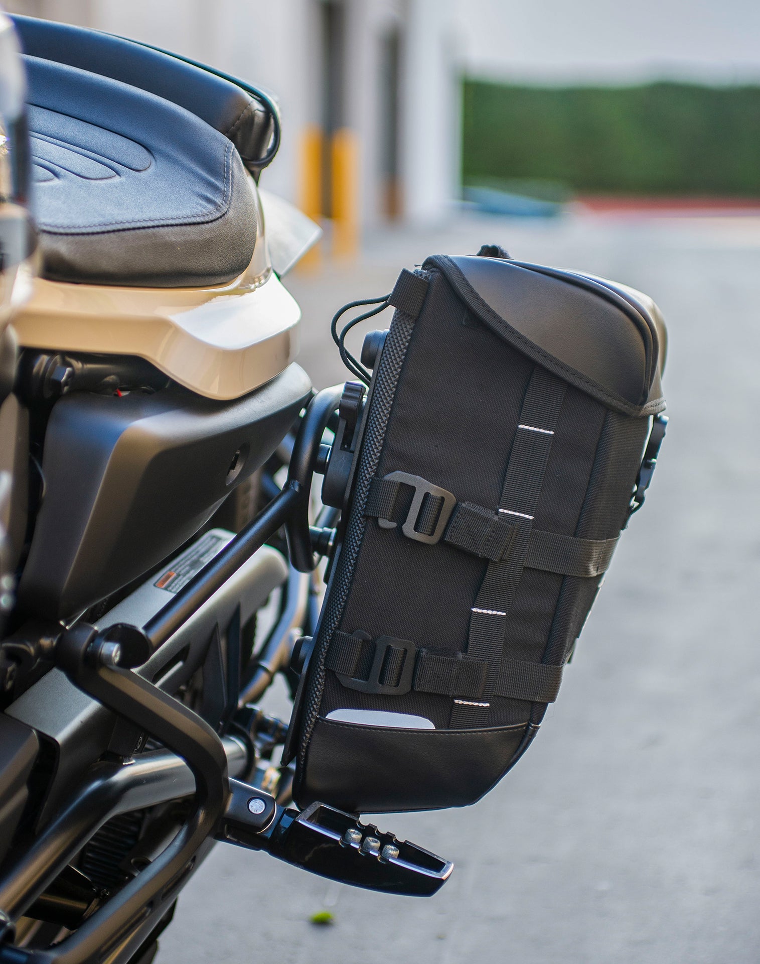 15L - Incognito Quick Mount Medium Solo Saddlebag (Left Only) for Harley Sportster S (RH1250S) RA1 v3