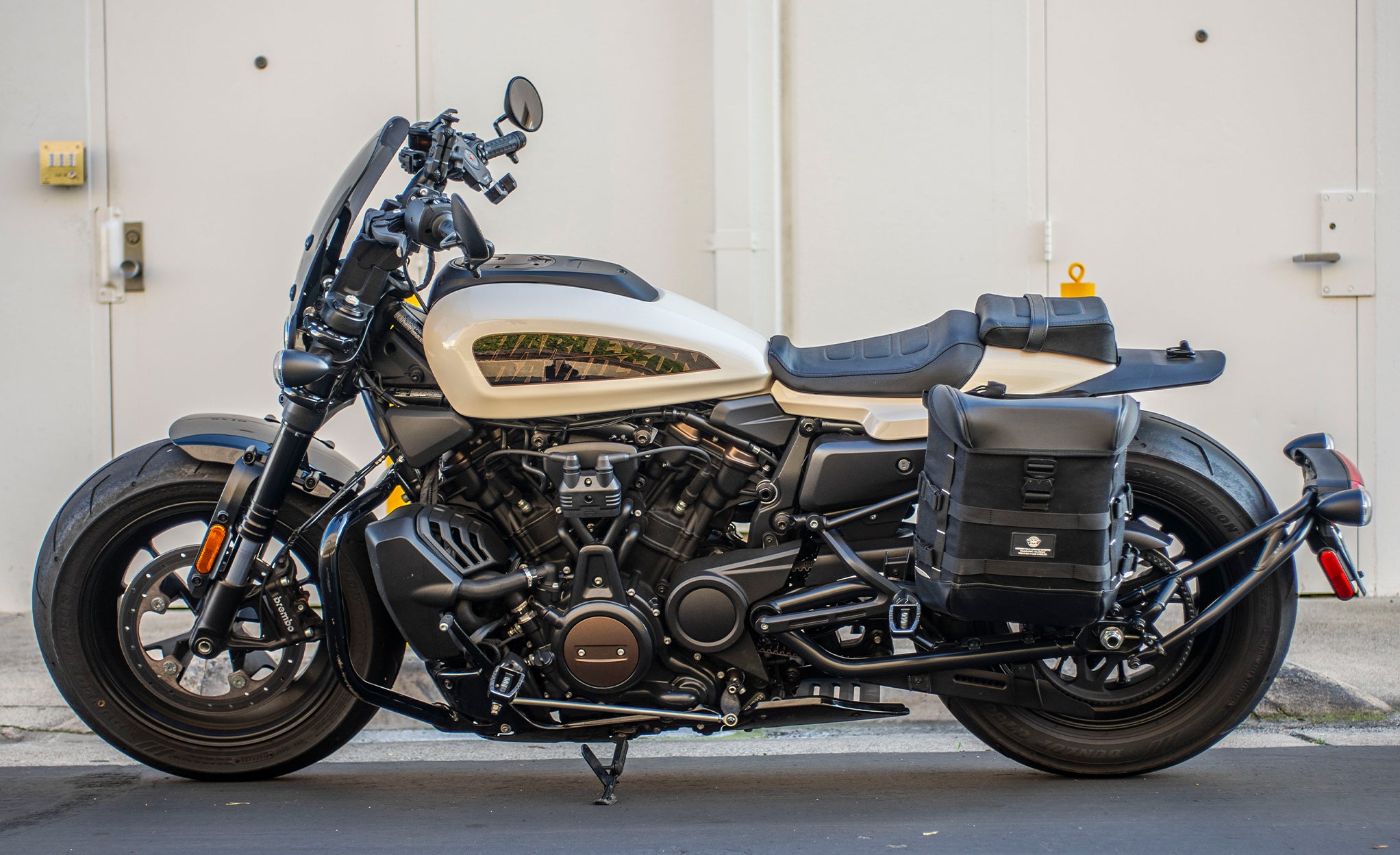 15L - Incognito Quick Mount Medium Solo Saddlebag (Left Only) for Harley Sportster S (RH1250S) RA1 @expand