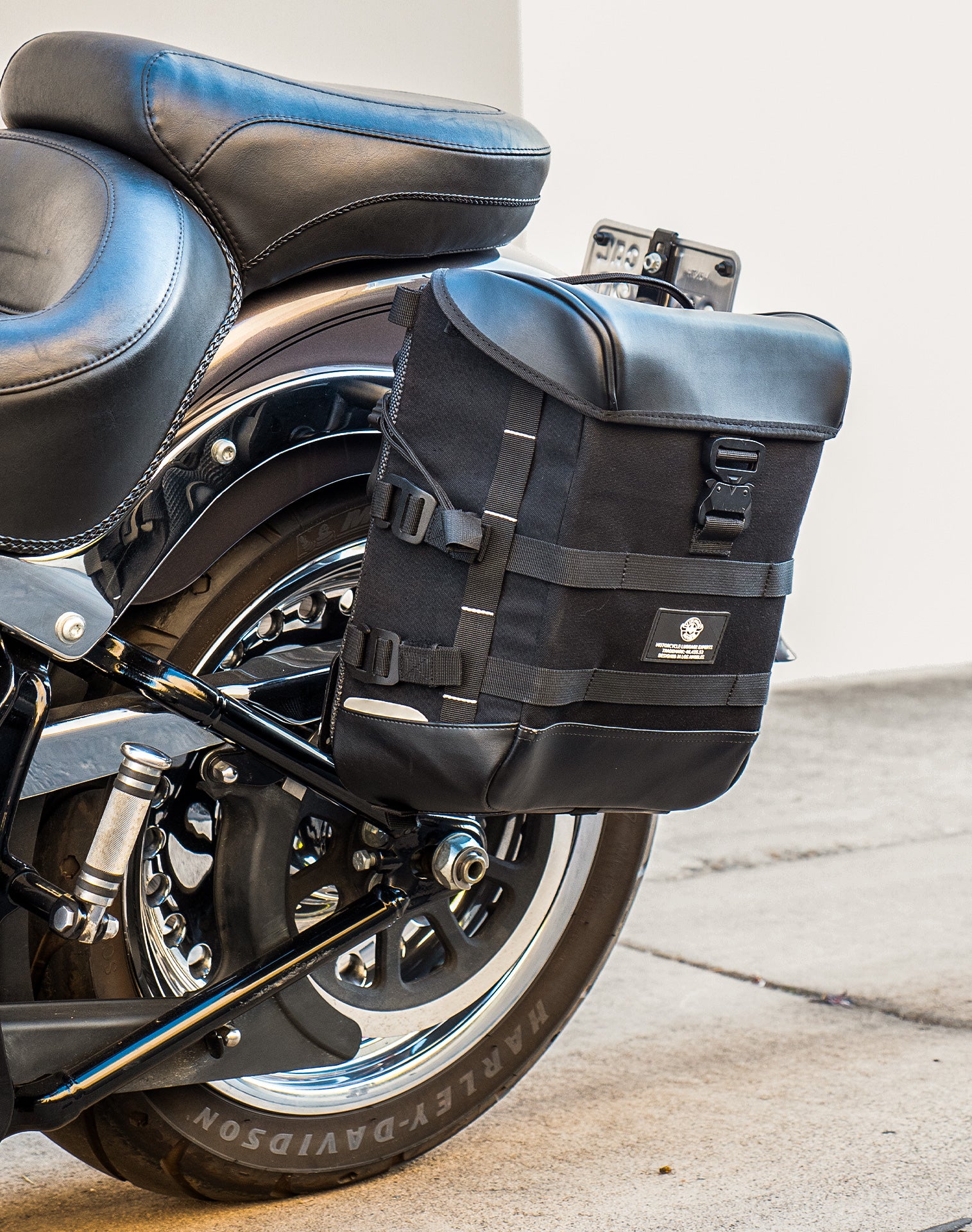 15L - Incognito Quick Mount Medium Solo Motorcycle Saddlebag (Left Only) for Harley Softail Fat Boy FLSTF/I v3
