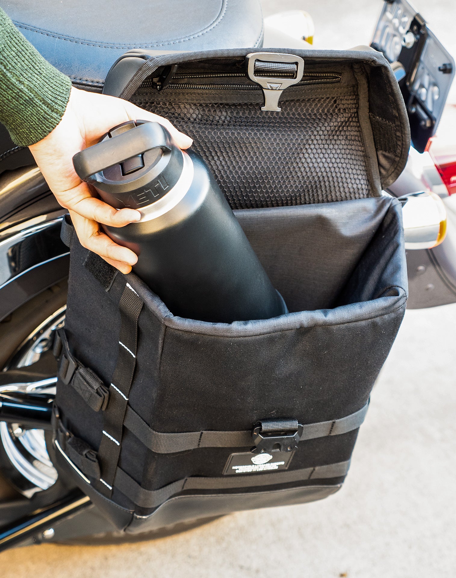 15L - Incognito Quick Mount Medium Solo Saddlebag (Left Only) for Heritage Classic FLSTC/I v4