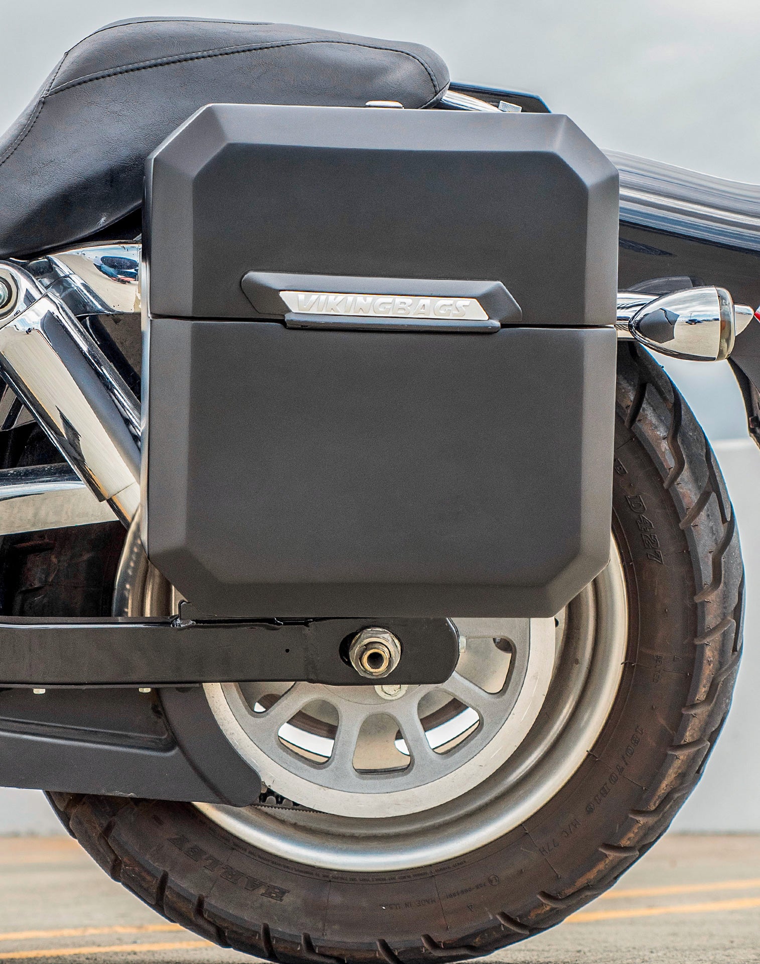 15L - Outlaw Quick Mount Harley Dyna Fat Bob FXDF Matte Hard Solo Saddlebag (Left Only) v2