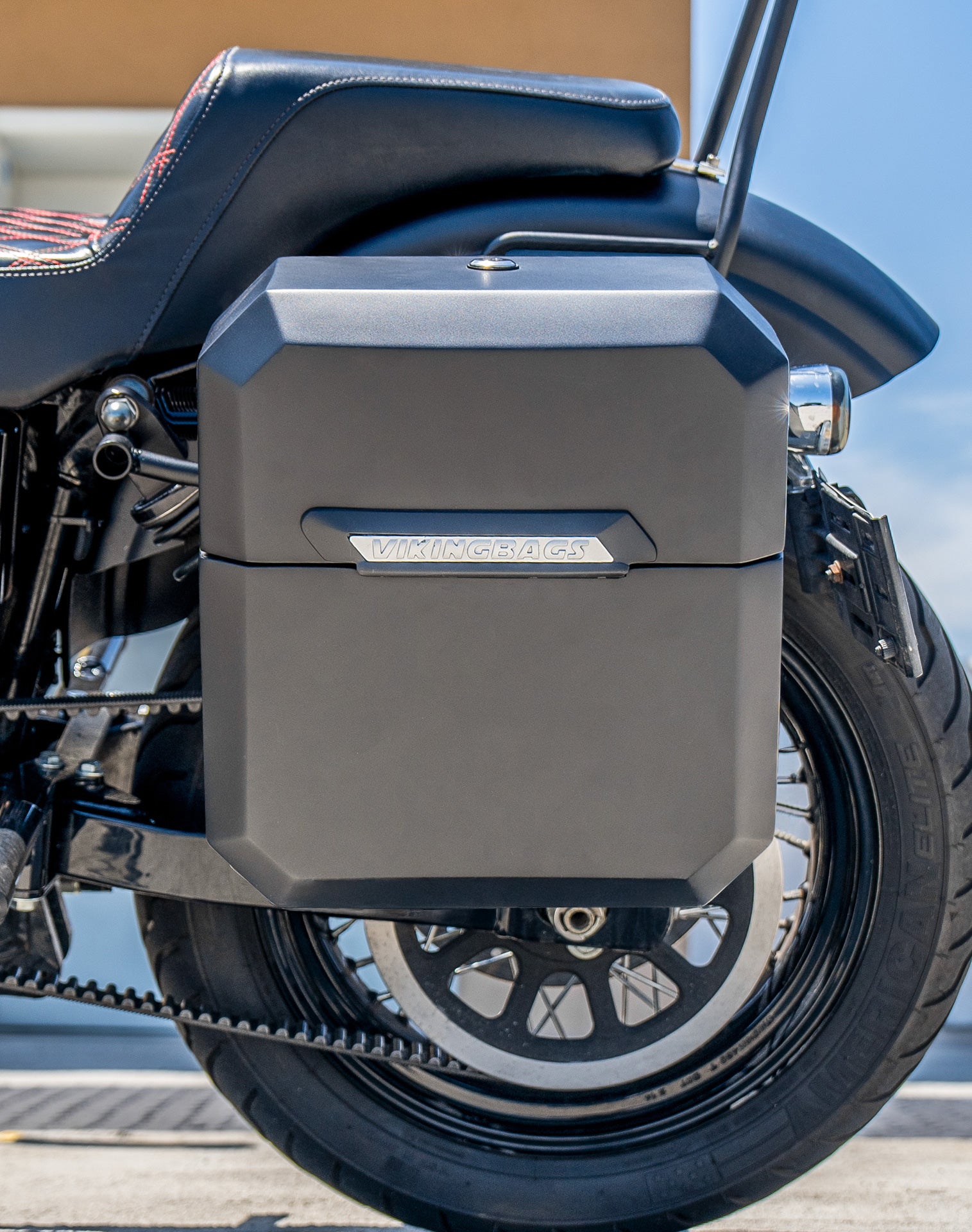 15L - Outlaw Quick Mount Medium Harley Dyna Street Bob FXDB Matte Hard Solo Saddlebag (Left Only) v2