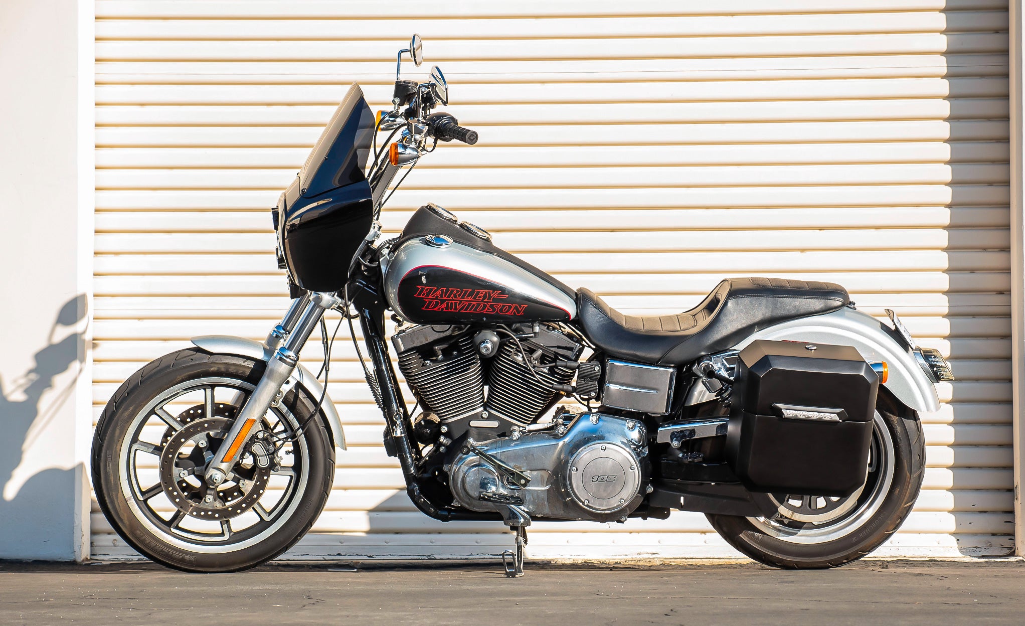 15L - Outlaw Quick Mount Harley Dyna Wide Glide FXDWG Matte Hard Solo Saddlebag (Left Only) @expand