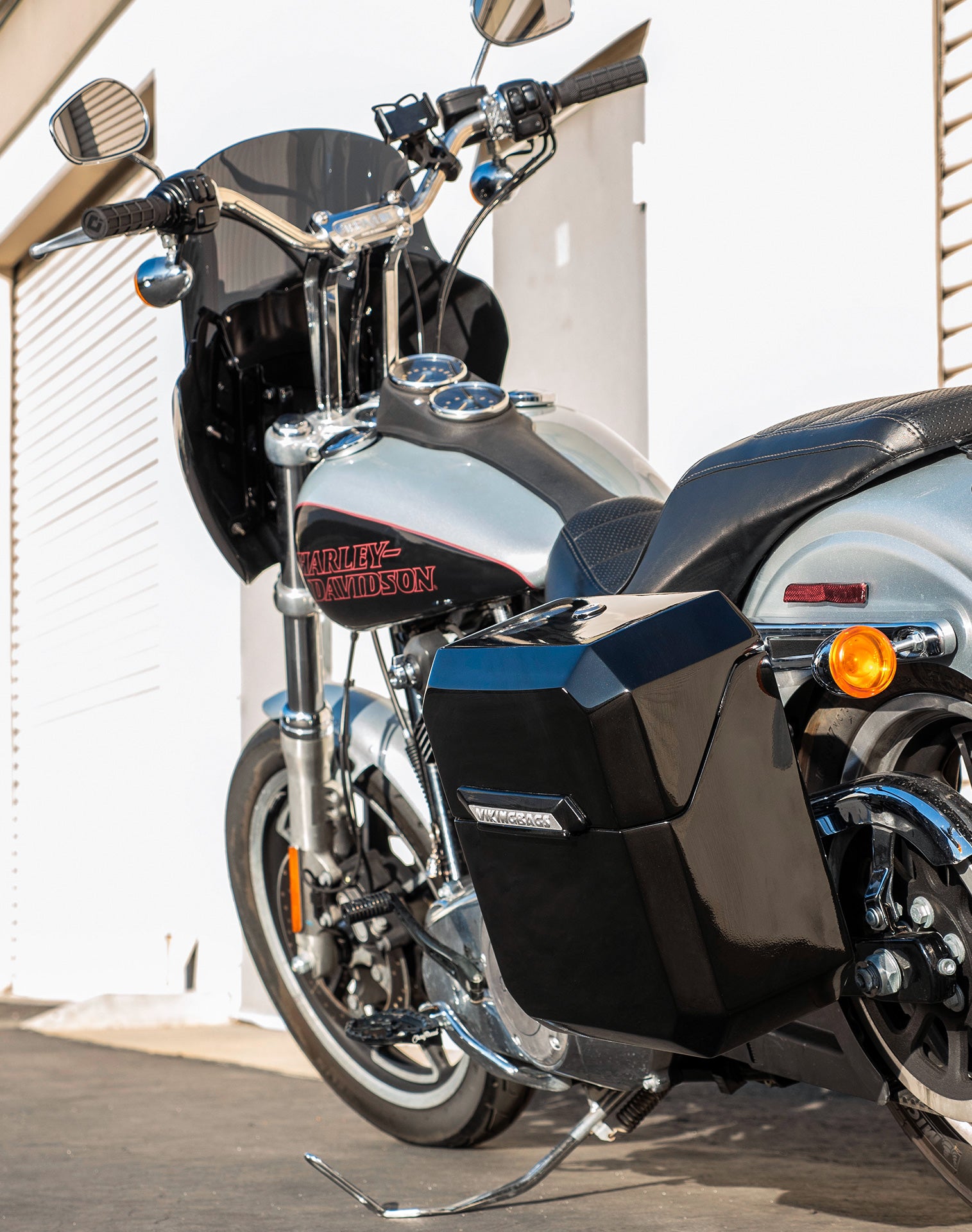 15L - Outlaw Quick Mount Medium Harley Dyna Wide Glide FXDWG Painted Hard Solo Saddlebag (Left Only) v2