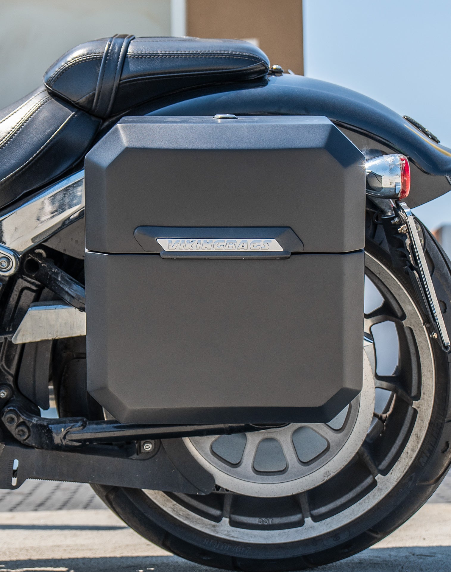 15L - Outlaw Quick Mount Medium Harley Softail Fat Boy FLFB/S Matte Hard Solo Saddlebag (Left Only) v2