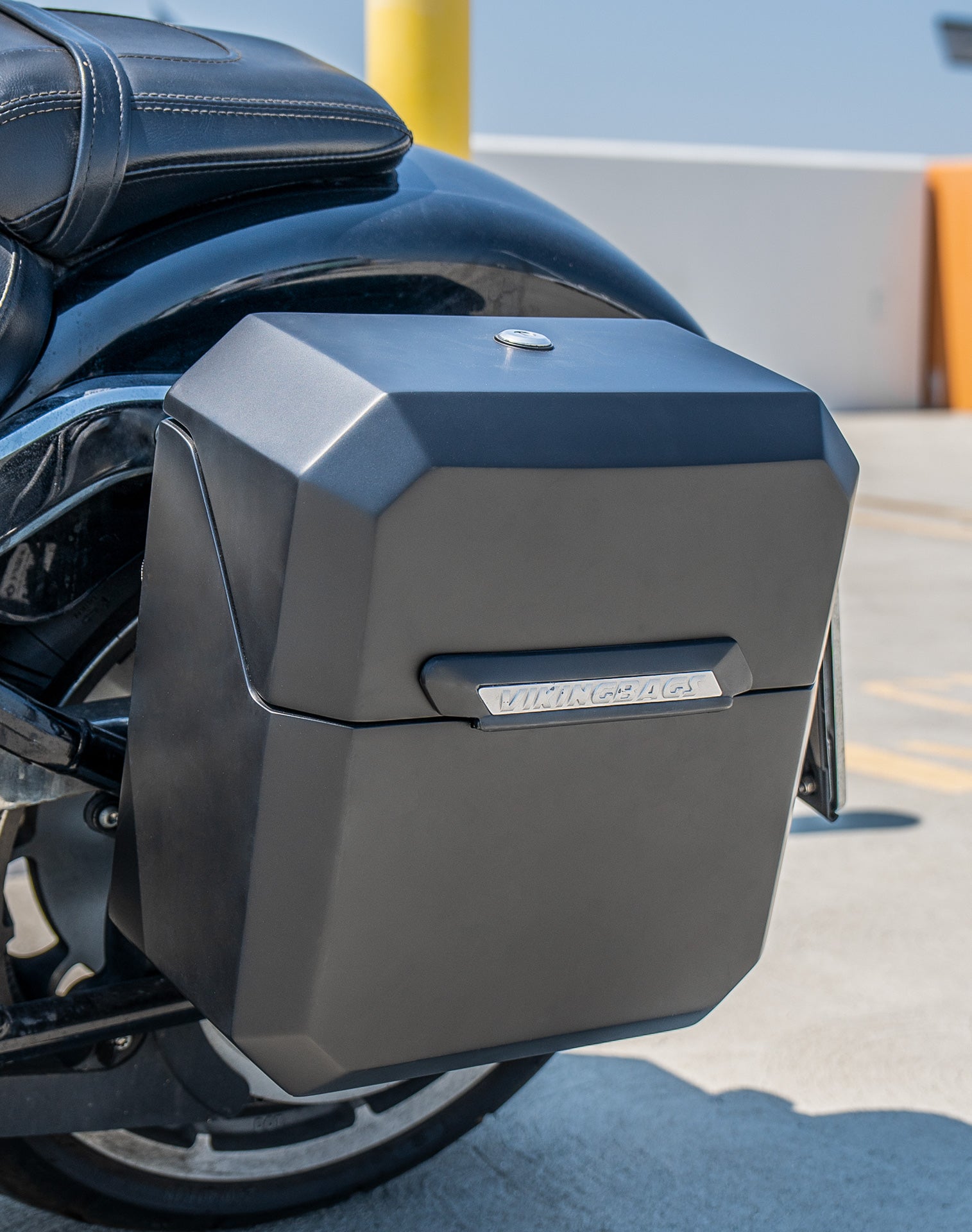 15L - Outlaw Quick Mount Medium Harley Softail Fat Boy FLFB/S Matte Hard Solo Saddlebag (Left Only) v3