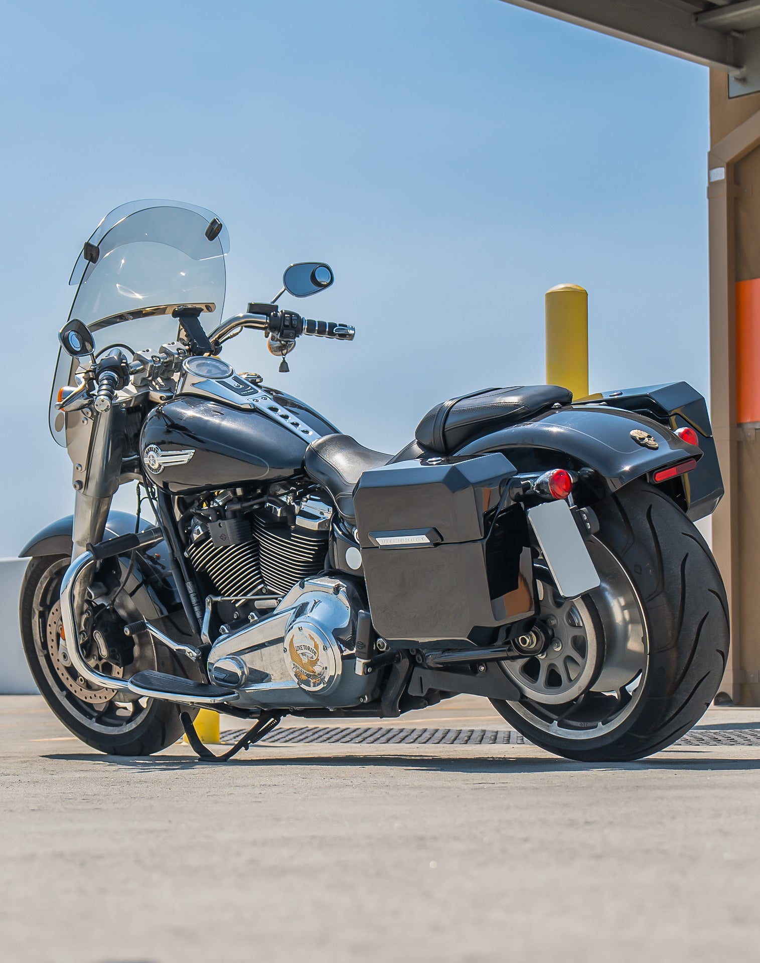 15L - Outlaw Quick Mount Medium Harley Softail Fat Boy FLFB/S Painted Hard Solo Saddlebag (Left Only) v1