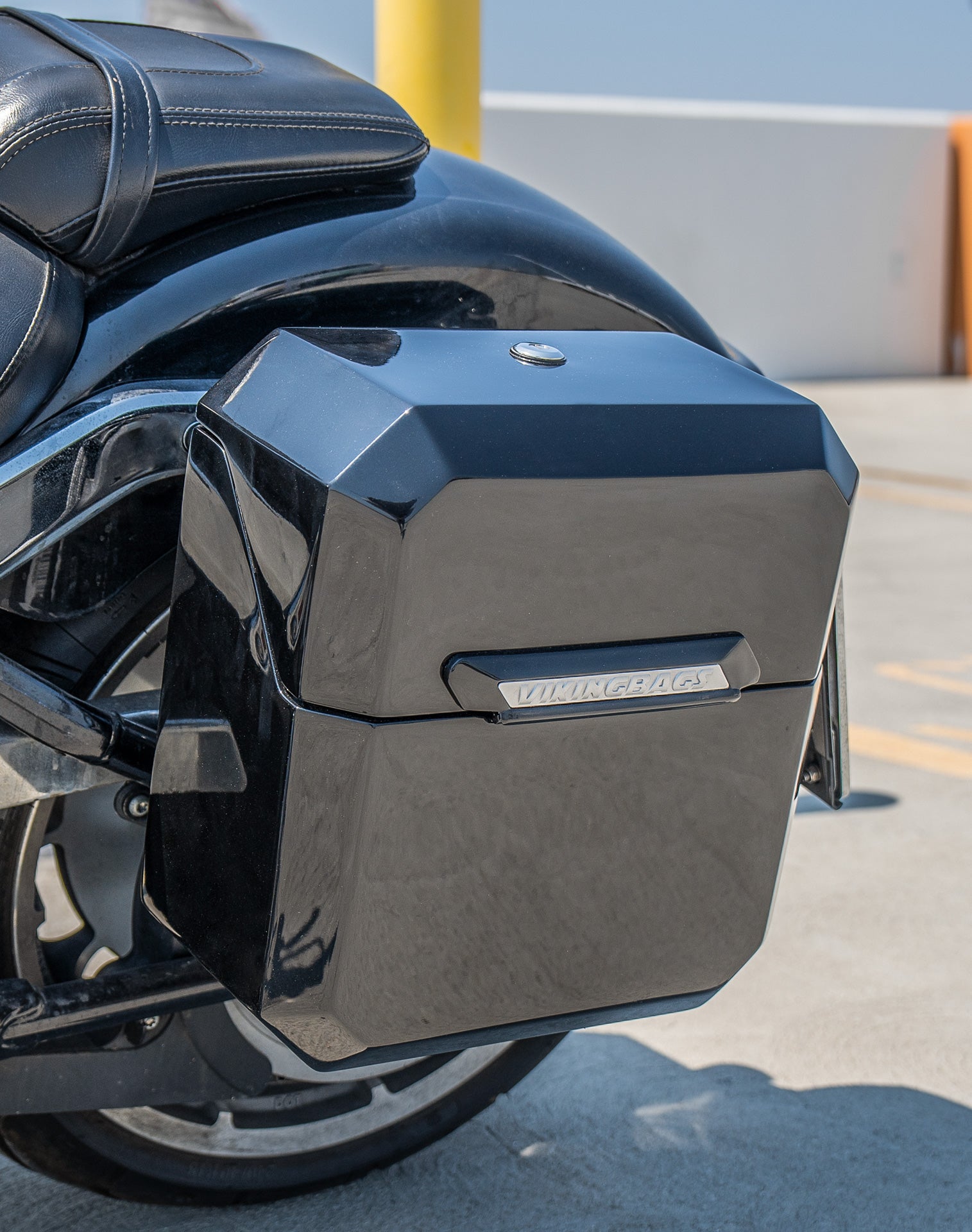 15L - Outlaw Quick Mount Medium Harley Softail Fat Boy FLFB/S Painted Hard Solo Saddlebag (Left Only) v3