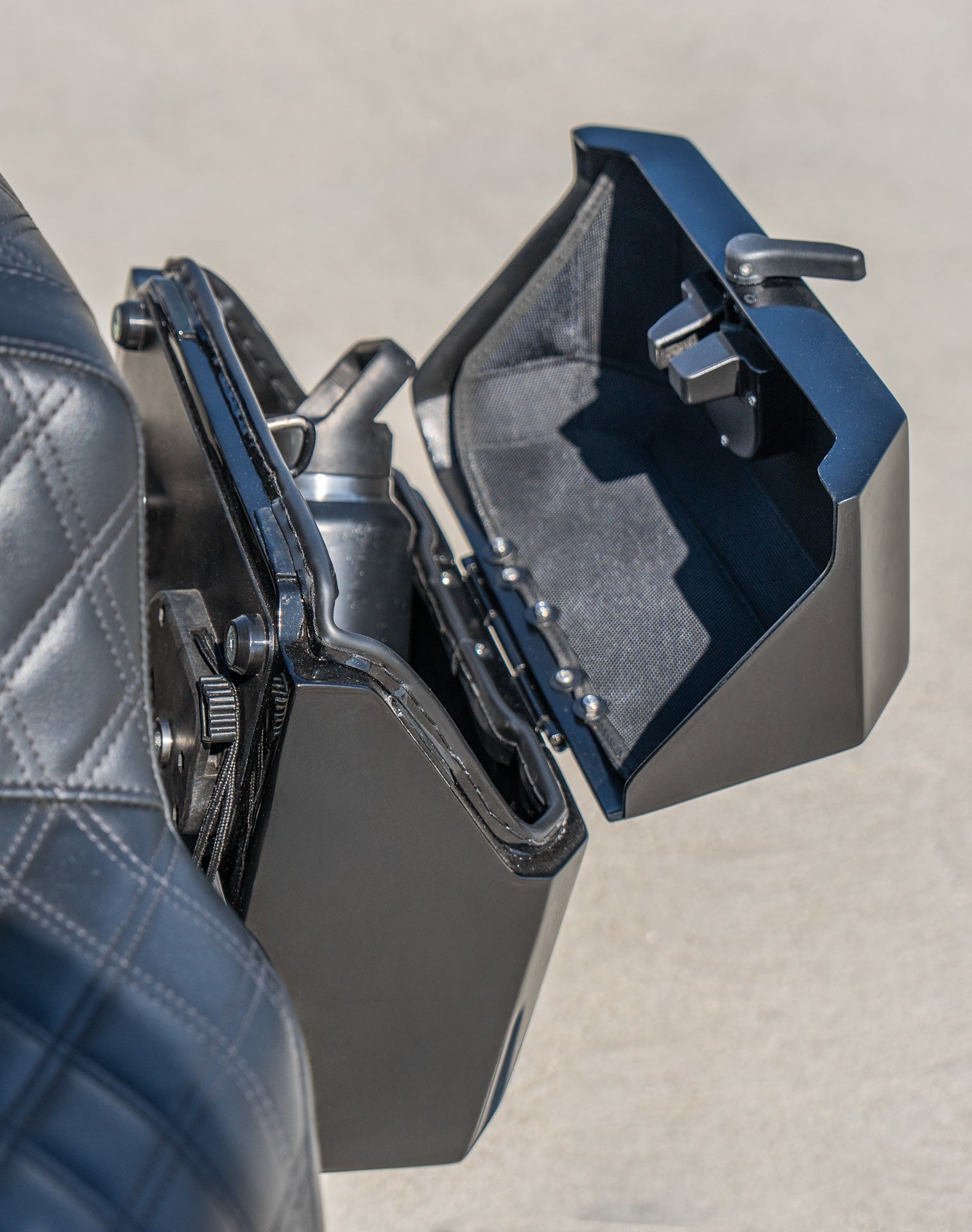 15L - Outlaw Quick Mount Medium Harley Softail Heritage FLHC/S Painted Hard Solo Saddlebag (Left Only) Lifestyle