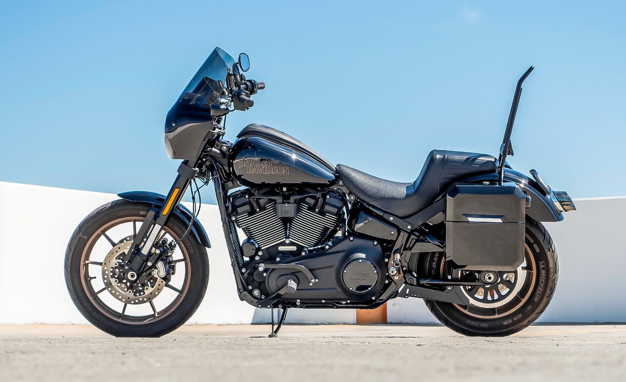 15L - Outlaw Quick Mount Medium Harley Softail Low Rider S FXLRS Painted Hard Solo Saddlebag (Left Only) @expand