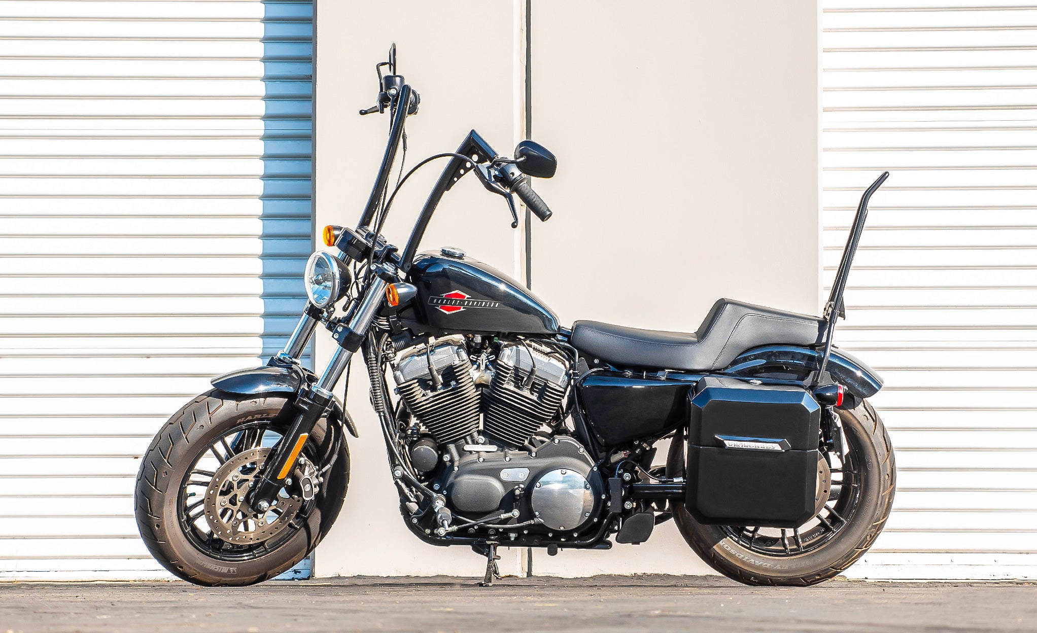 15L - Outlaw Quick Mount Medium Harley Sportster 1200 Custom XL1200C Painted Hard Solo Saddlebag (Left Only) @expand