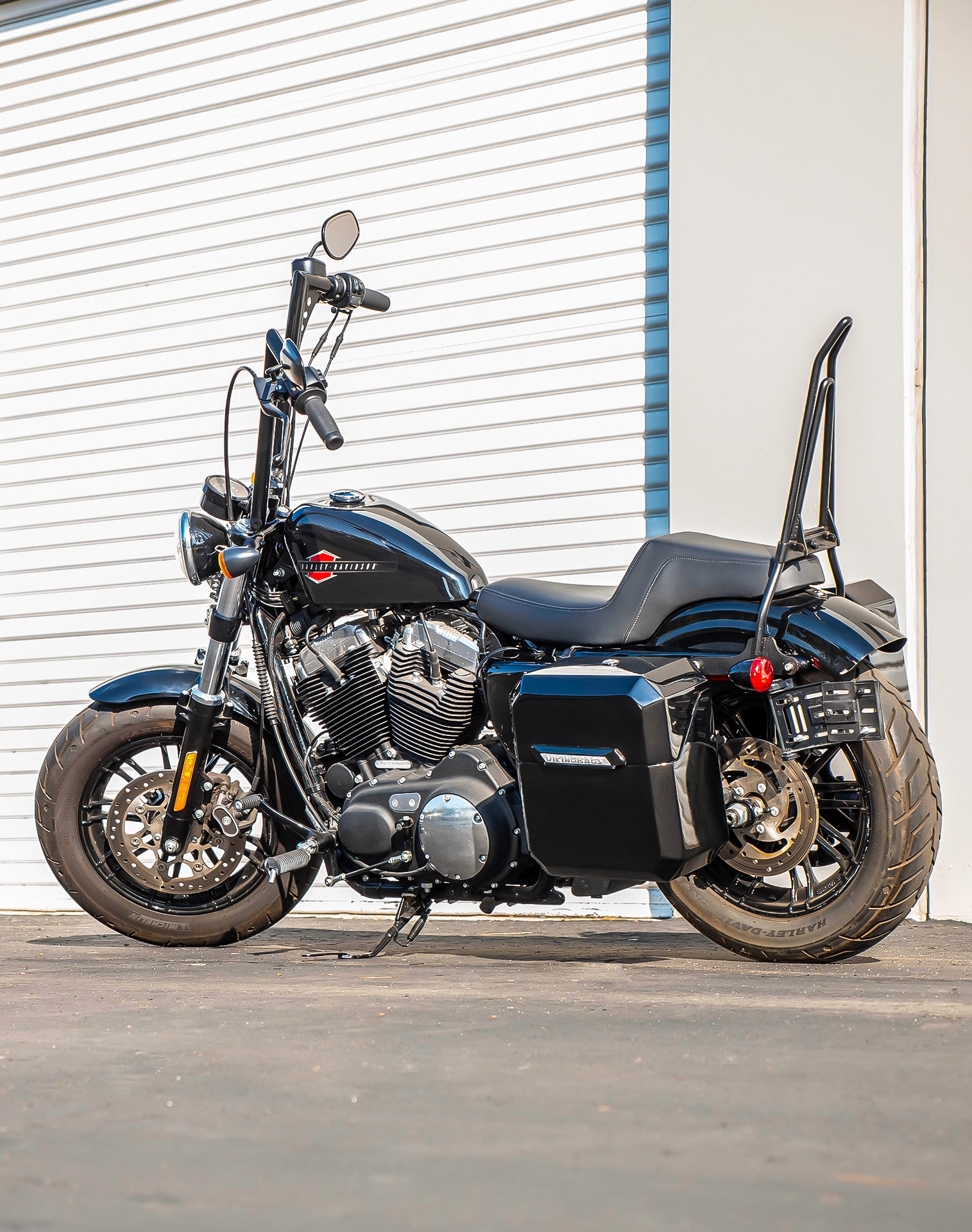 15L - Outlaw Quick Mount Medium Harley Sportster 1200 Custom XL1200C Painted Hard Solo Saddlebag (Left Only) v1