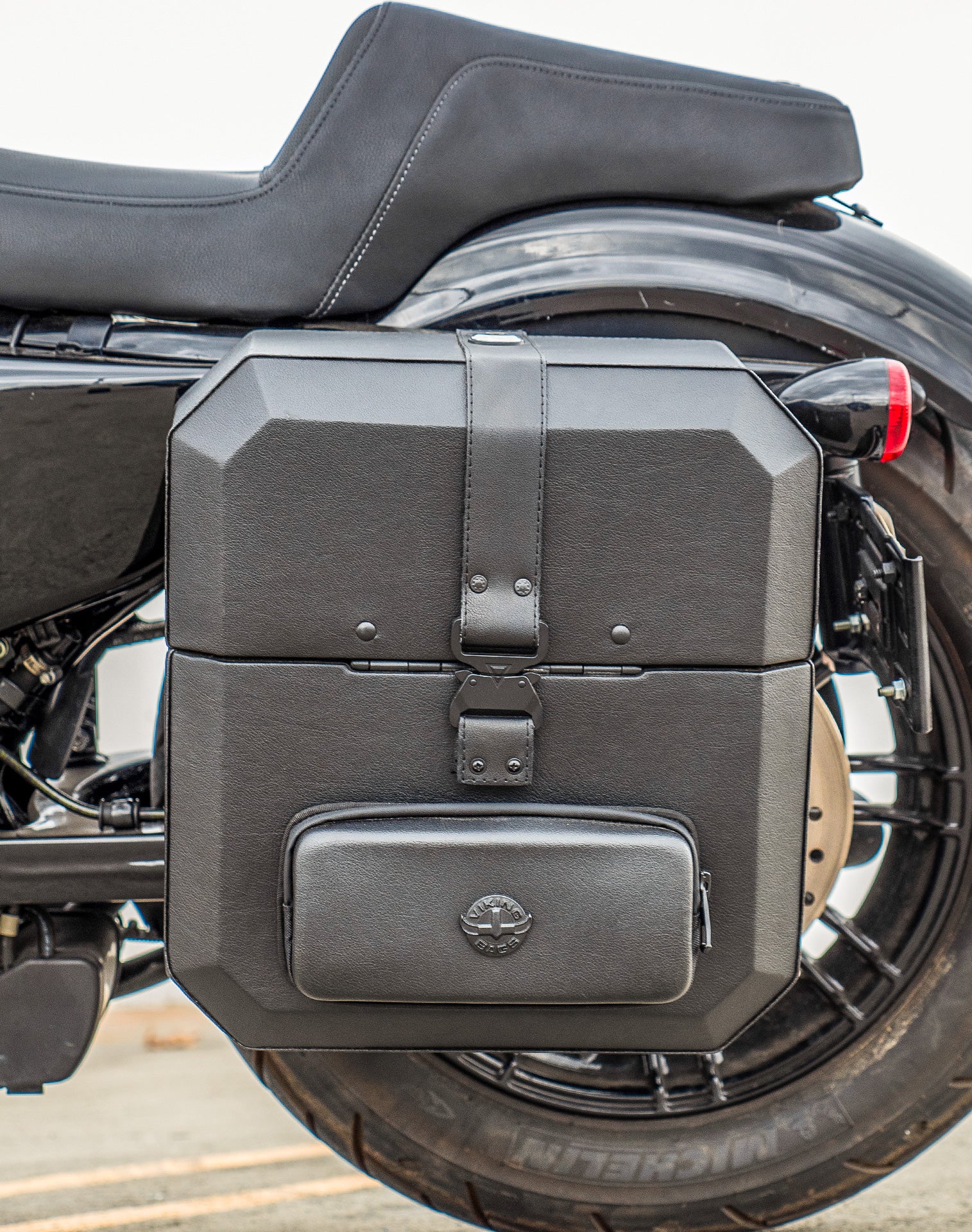 15L - Outlaw Quick Mount Medium Harley Sportster Forty Eight 48 Hard Solo Saddlebag (Left Only) v2