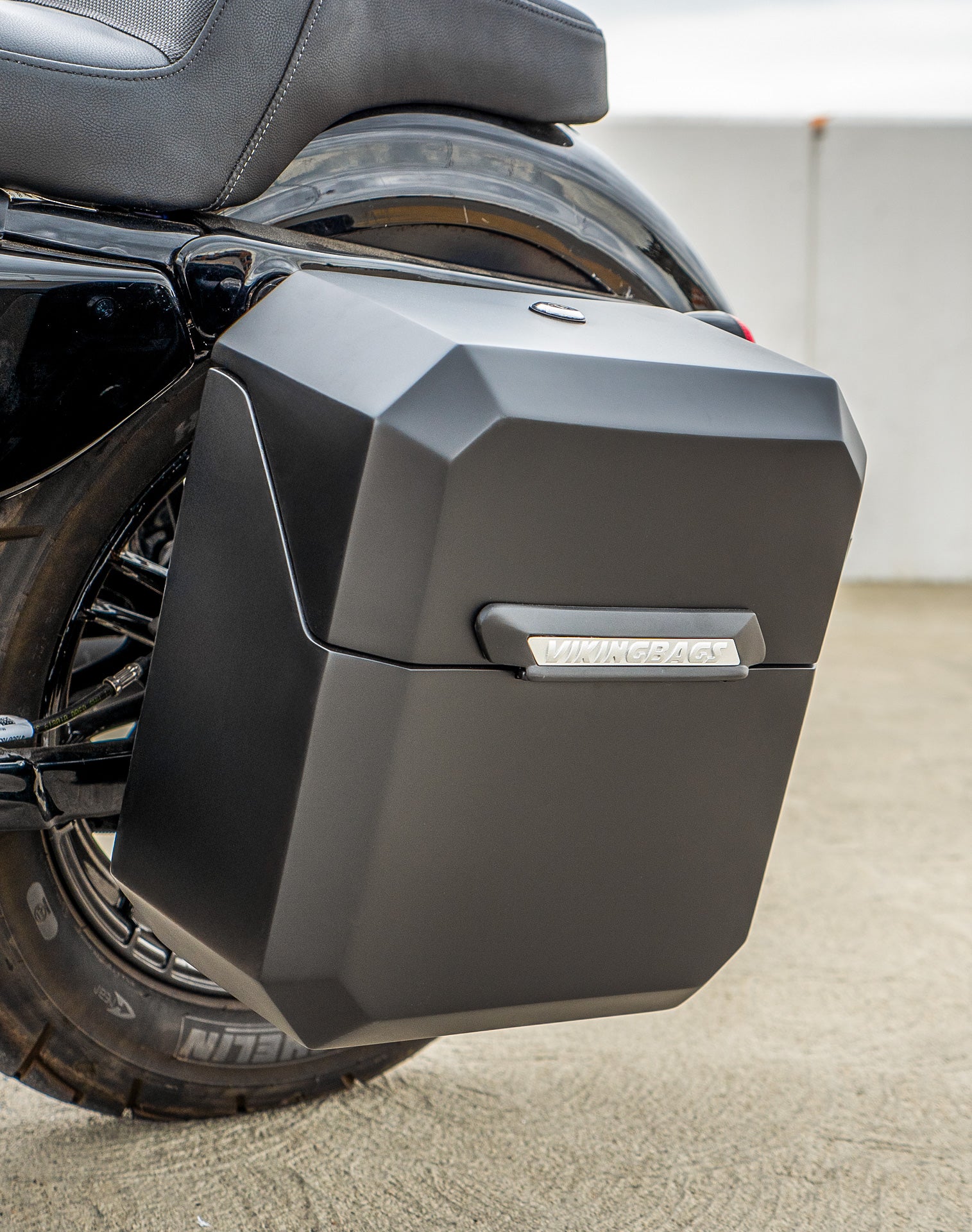 15L - Outlaw Quick Mount Harley Sportster Forty Eight 48 Matte Hard Solo Saddlebag (Left Only) v3