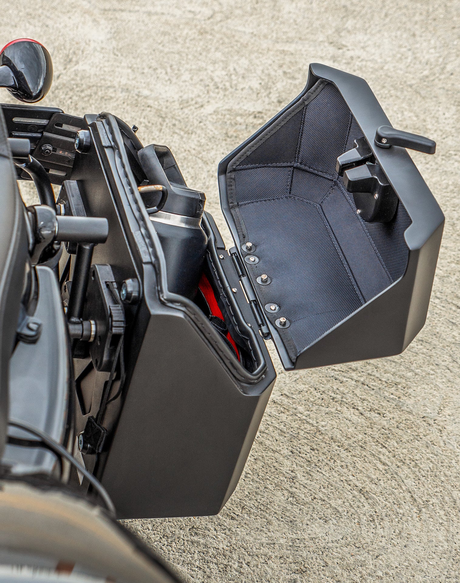 15L - Outlaw Quick Mount Harley Sportster Forty Eight 48 Matte Hard Solo Saddlebag (Left Only) v4