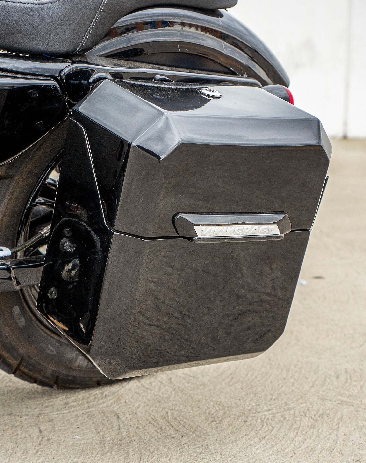 15L - Outlaw Quick Mount Medium Harley Sportster Forty Eight 48 Painted Hard Solo Saddlebag (Left Only) v3