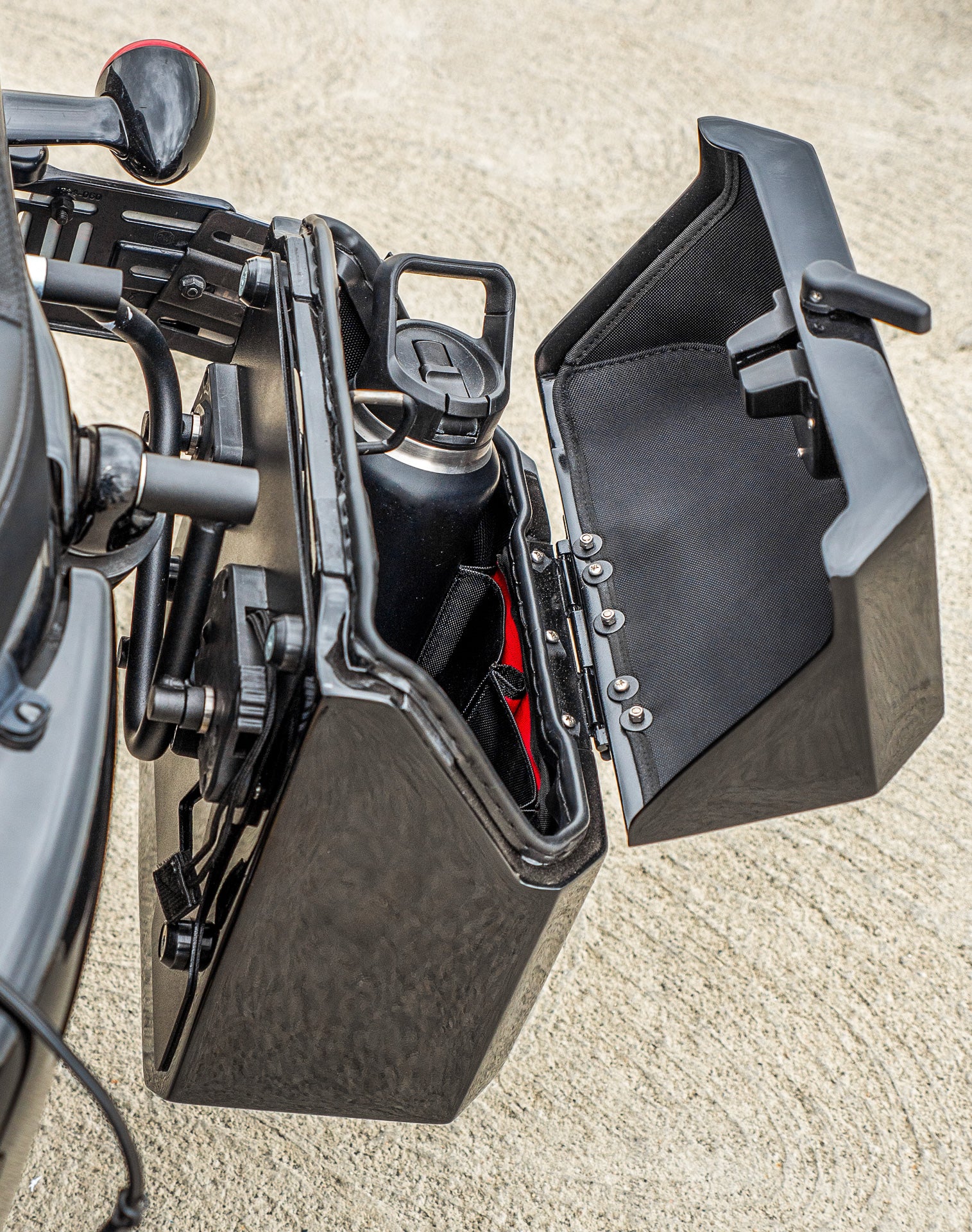 15L - Outlaw Quick Mount Medium Harley Sportster Forty Eight 48 Painted Hard Solo Saddlebag (Left Only) v4