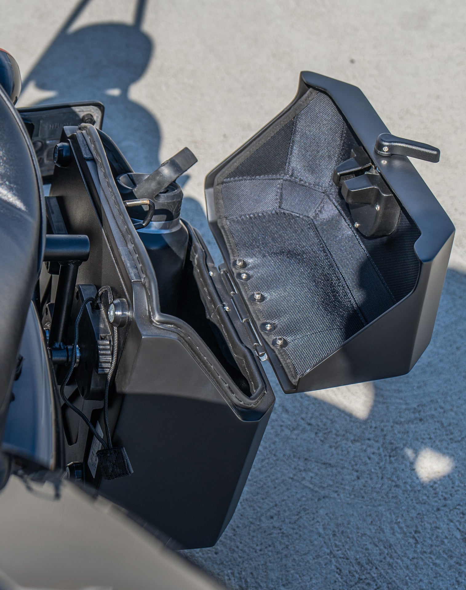 15L - Outlaw Quick Mount Medium Harley Sportster Iron 1200 Matte Hard Solo Saddlebag (Left Only) Lifestyle 4