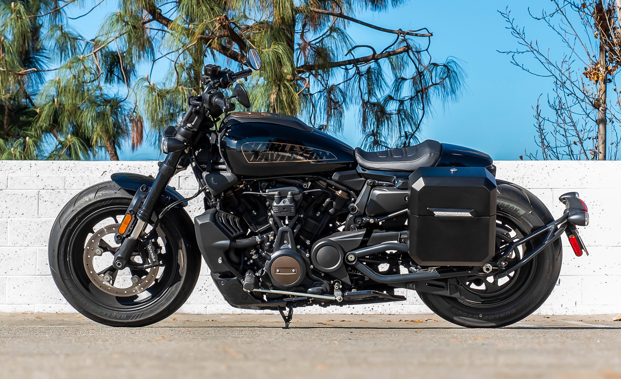 15L - Outlaw Quick Mount Harley Sportster S (RH1250S) Matte Hard Solo Saddlebag (Left Only) @expand