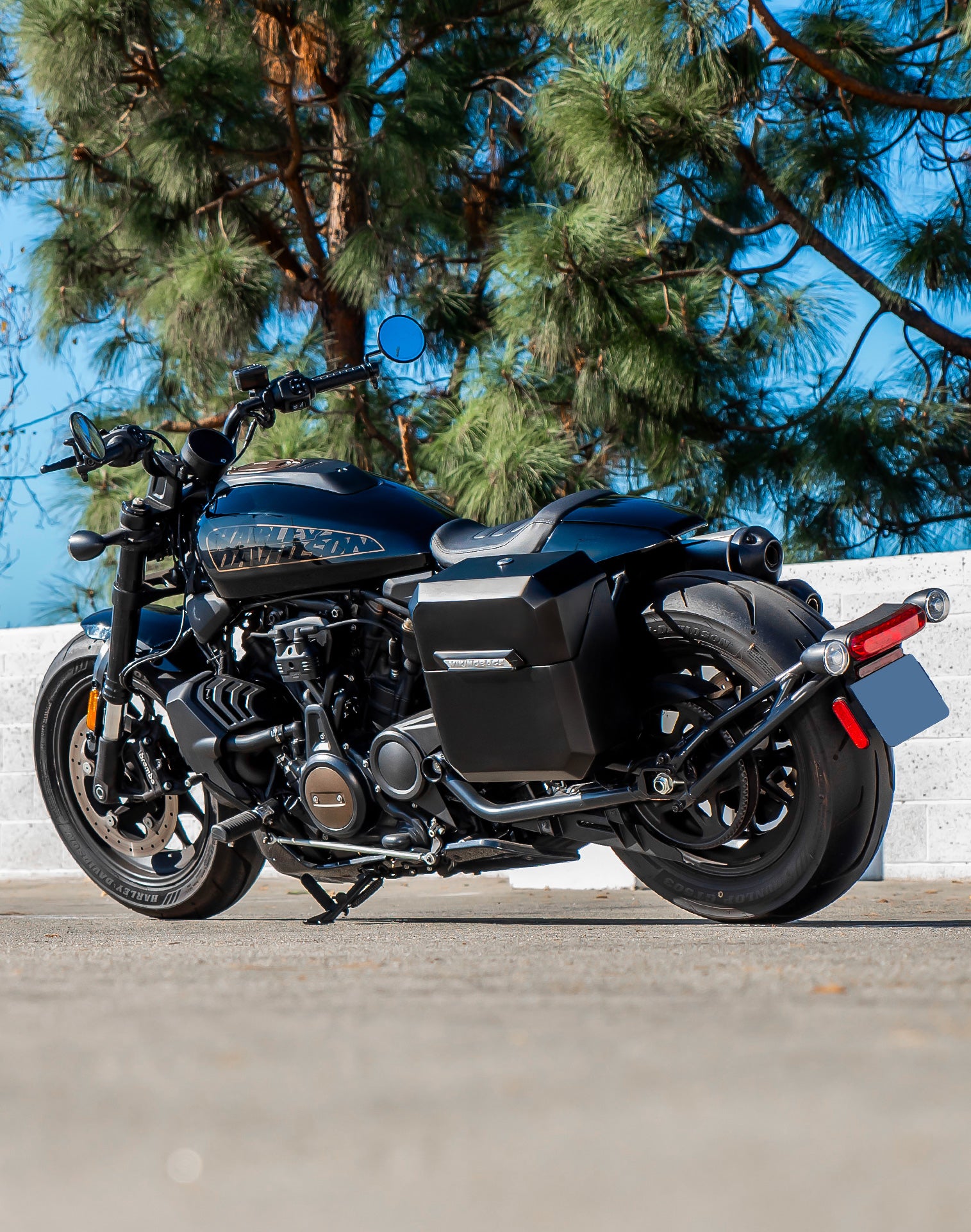 15L - Outlaw Quick Mount Harley Sportster S (RH1250S) Matte Hard Solo Saddlebag (Left Only) v1