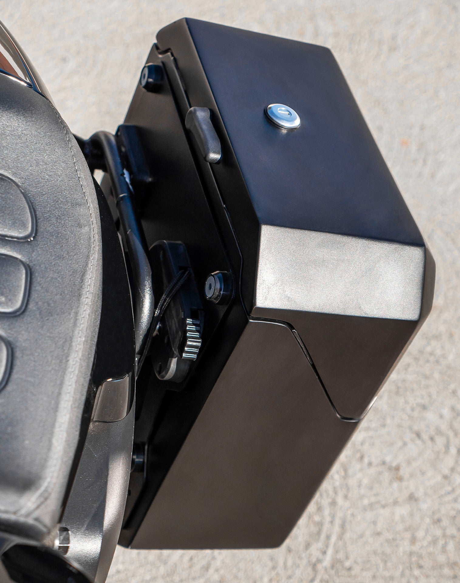 15L - Outlaw Quick Mount Harley Sportster S (RH1250S) Matte Hard Solo Saddlebag (Left Only) v2