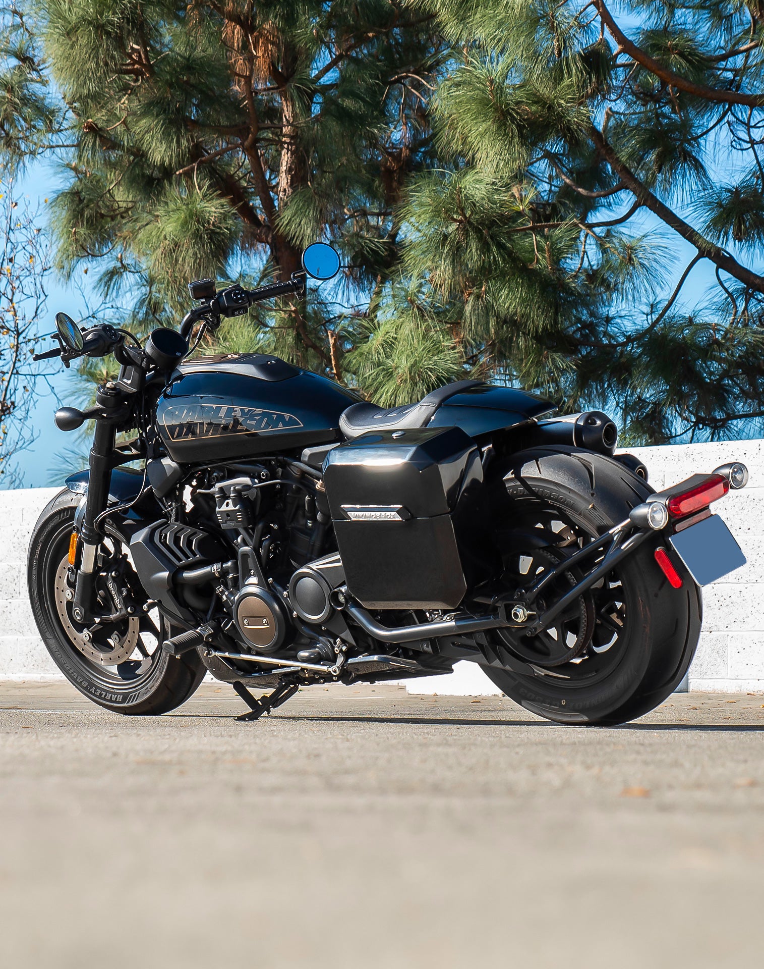 15L - Outlaw Quick Mount Medium Harley Sportster S (RH1250S) Painted Hard Solo Saddlebag (Left Only) v1