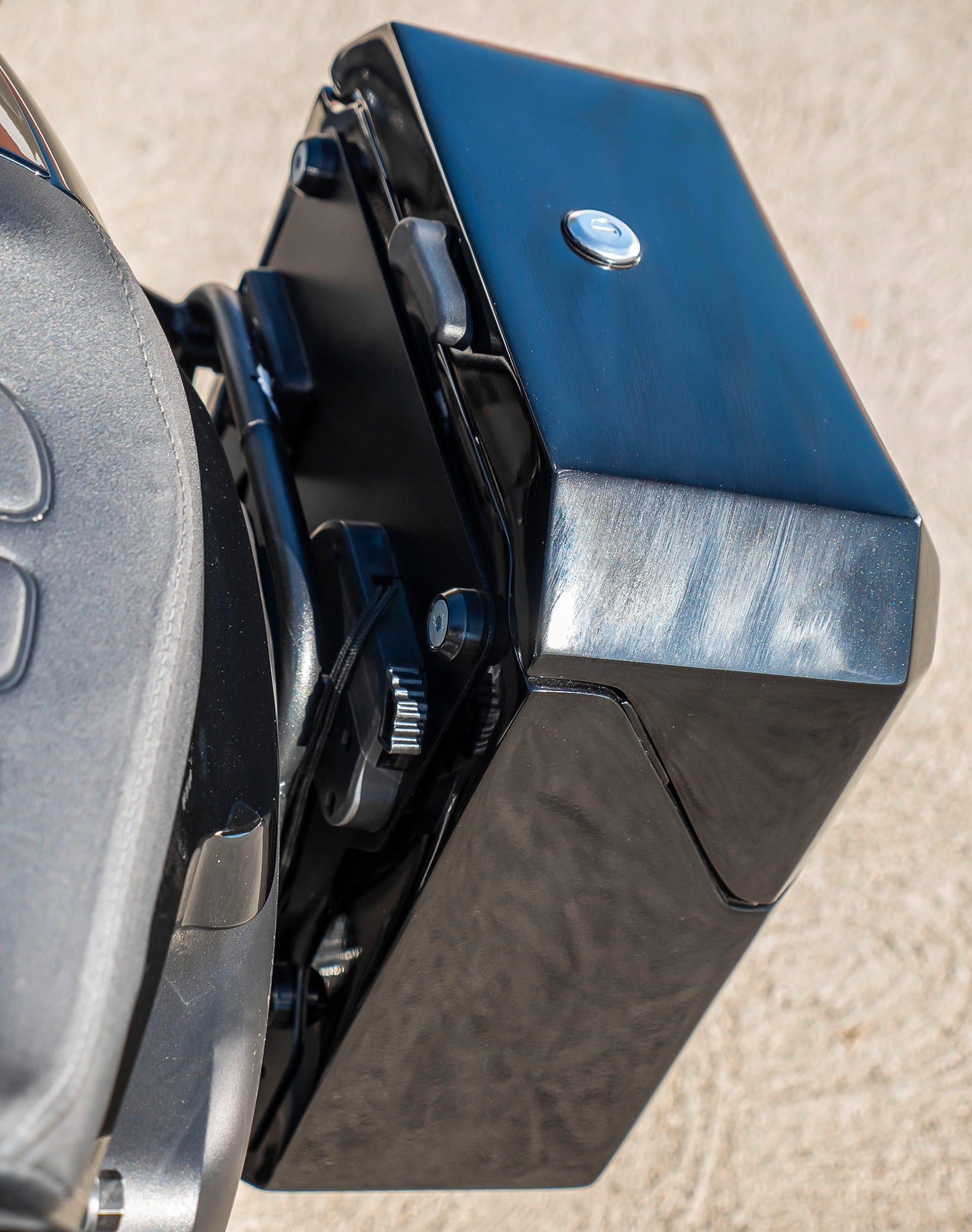 15L - Outlaw Quick Mount Medium Harley Sportster S (RH1250S) Painted Hard Solo Saddlebag (Left Only) v3