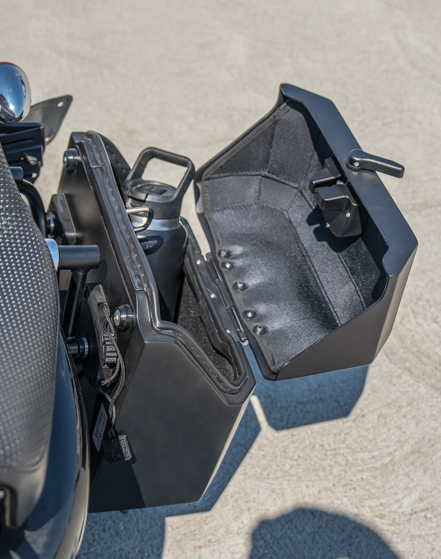 15L - Outlaw Quick Mount Medium Harley Sportster Seventy Two 72 Matte Hard Solo Saddlebag (Left Only) v4