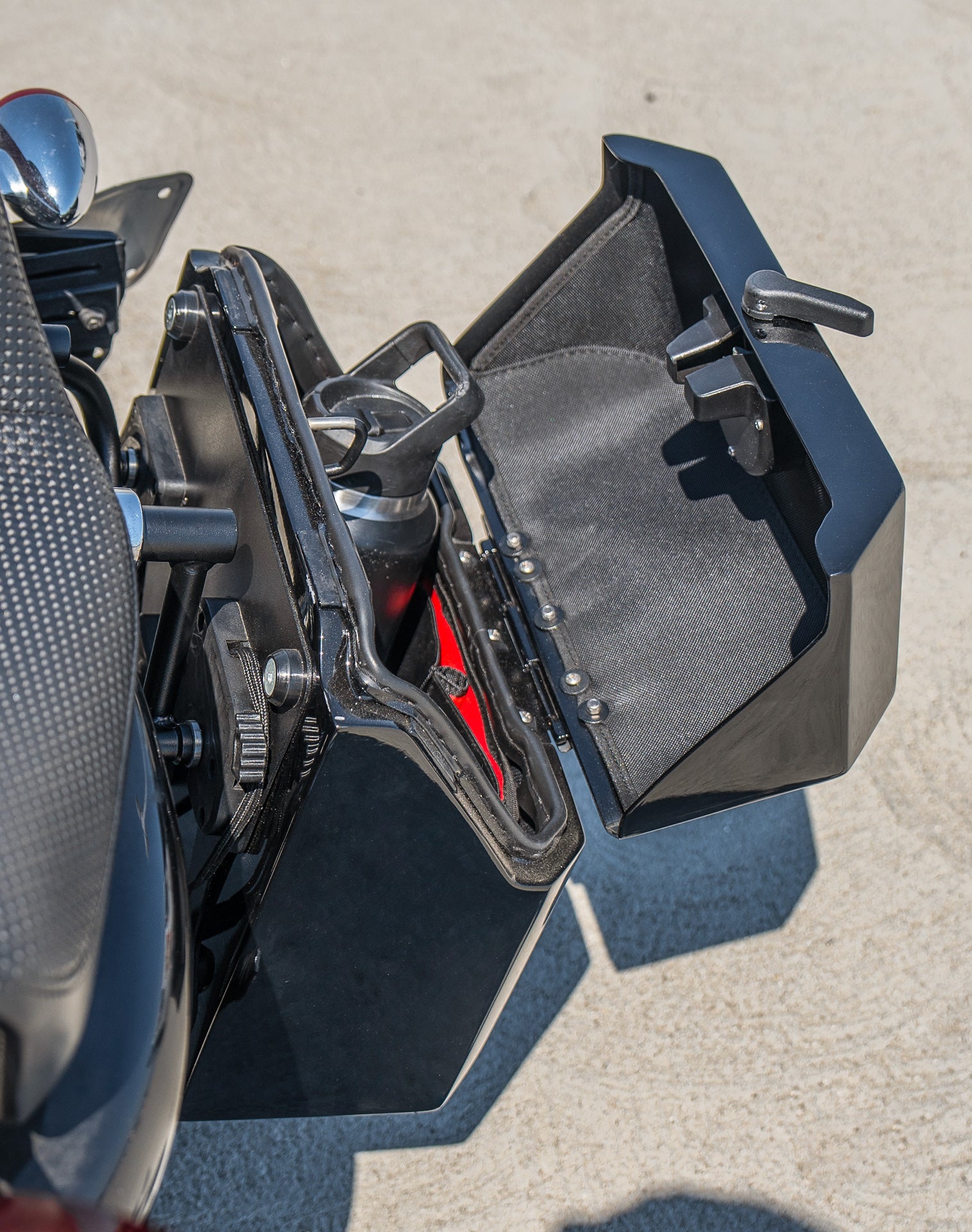 15L - Outlaw Quick Mount Medium Harley Sportster Seventy Two 72 Painted Hard Solo Saddlebag (Left Only) v4