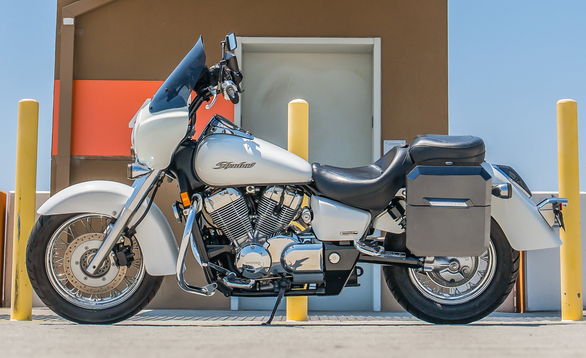 15L - Outlaw Quick Mount Medium Honda 750 Shadow Aero Painted Hard Solo Saddlebag (Left Only) Lifestyle @expand