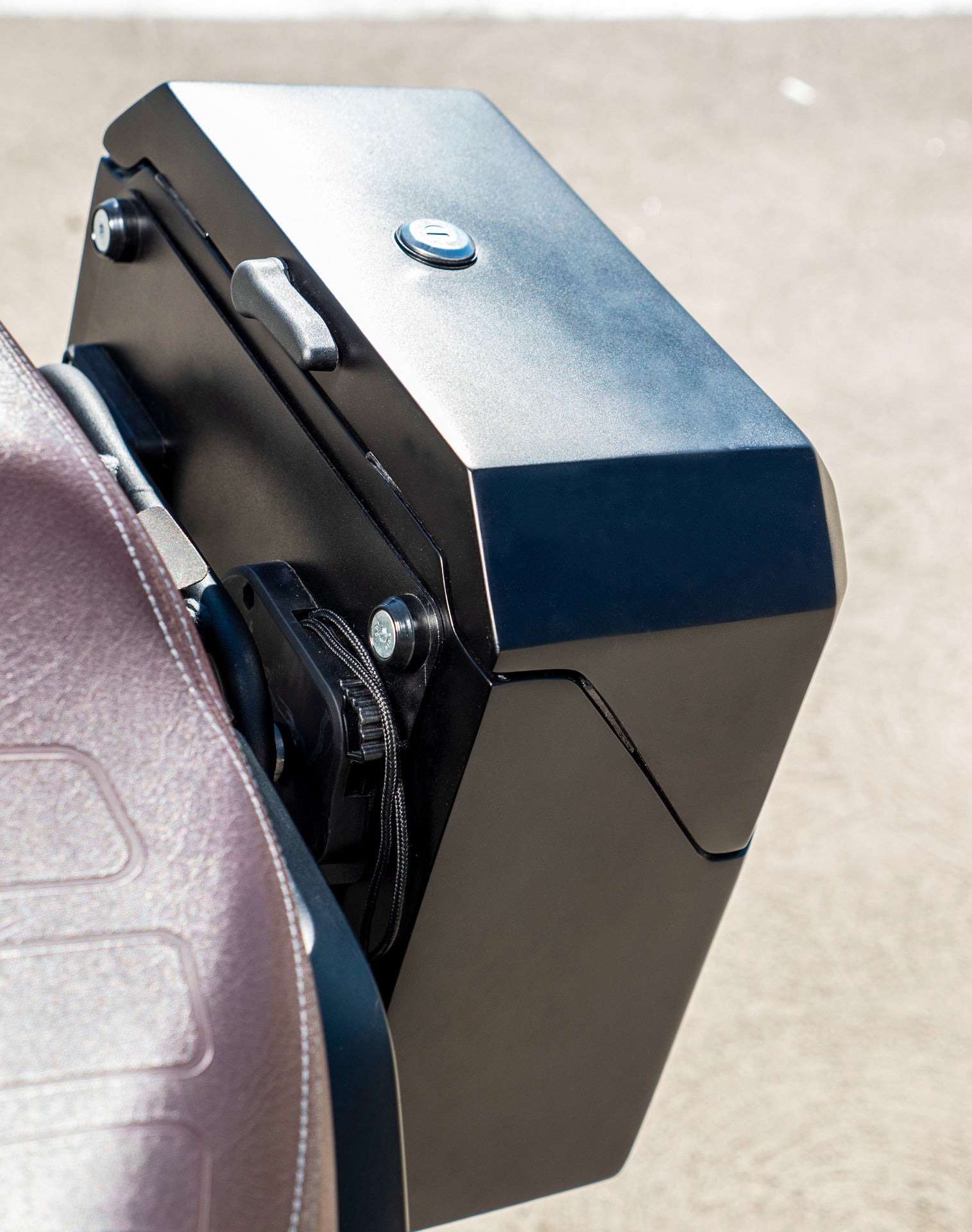 15L - Outlaw Quick-Mount Indian FTR 1200 Matte Hard Solo Saddlebag (Left Only) v3