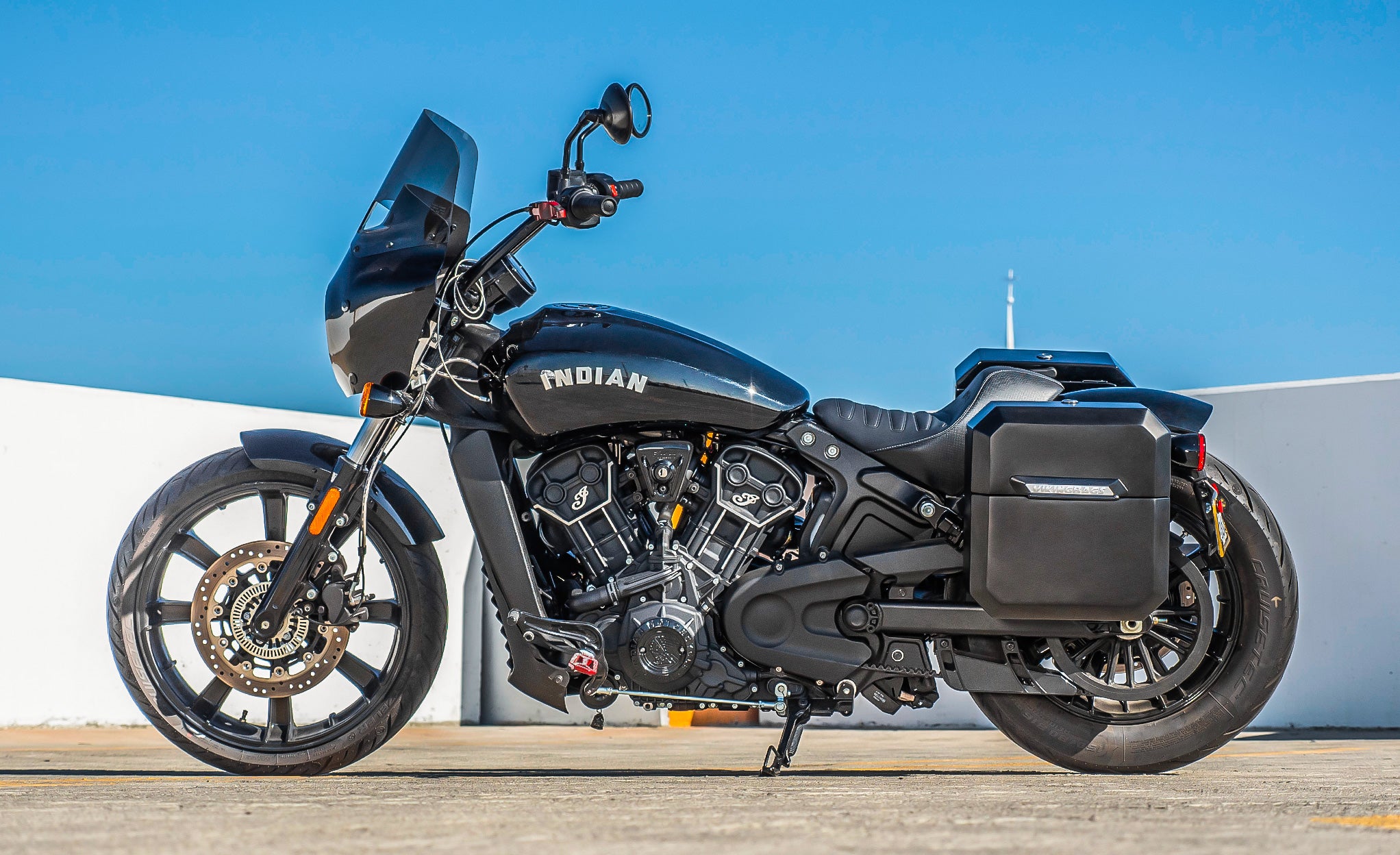 15L - Outlaw Quick-Mount Medium Indian Scout Bobber Painted Hard Solo Saddlebag (Left Only) @expand